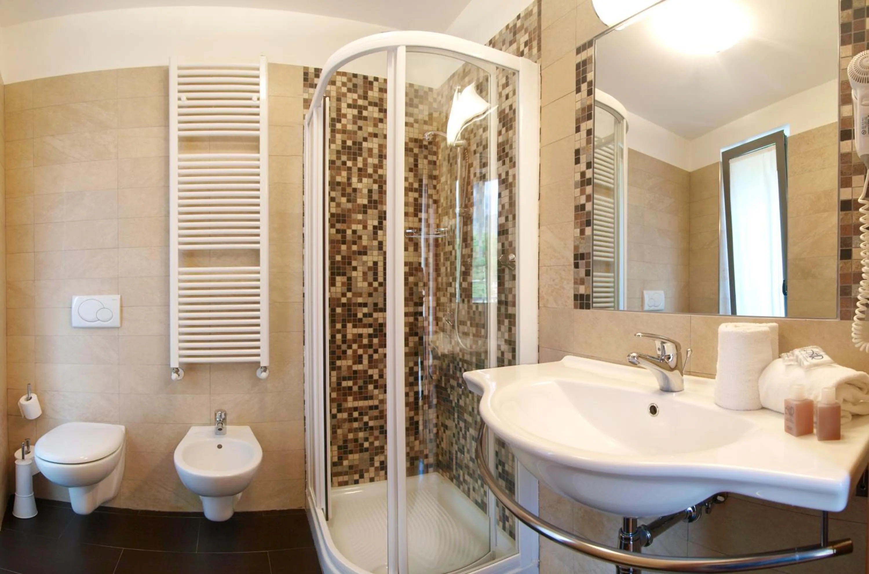 Shower in Hotel Villa Rosa