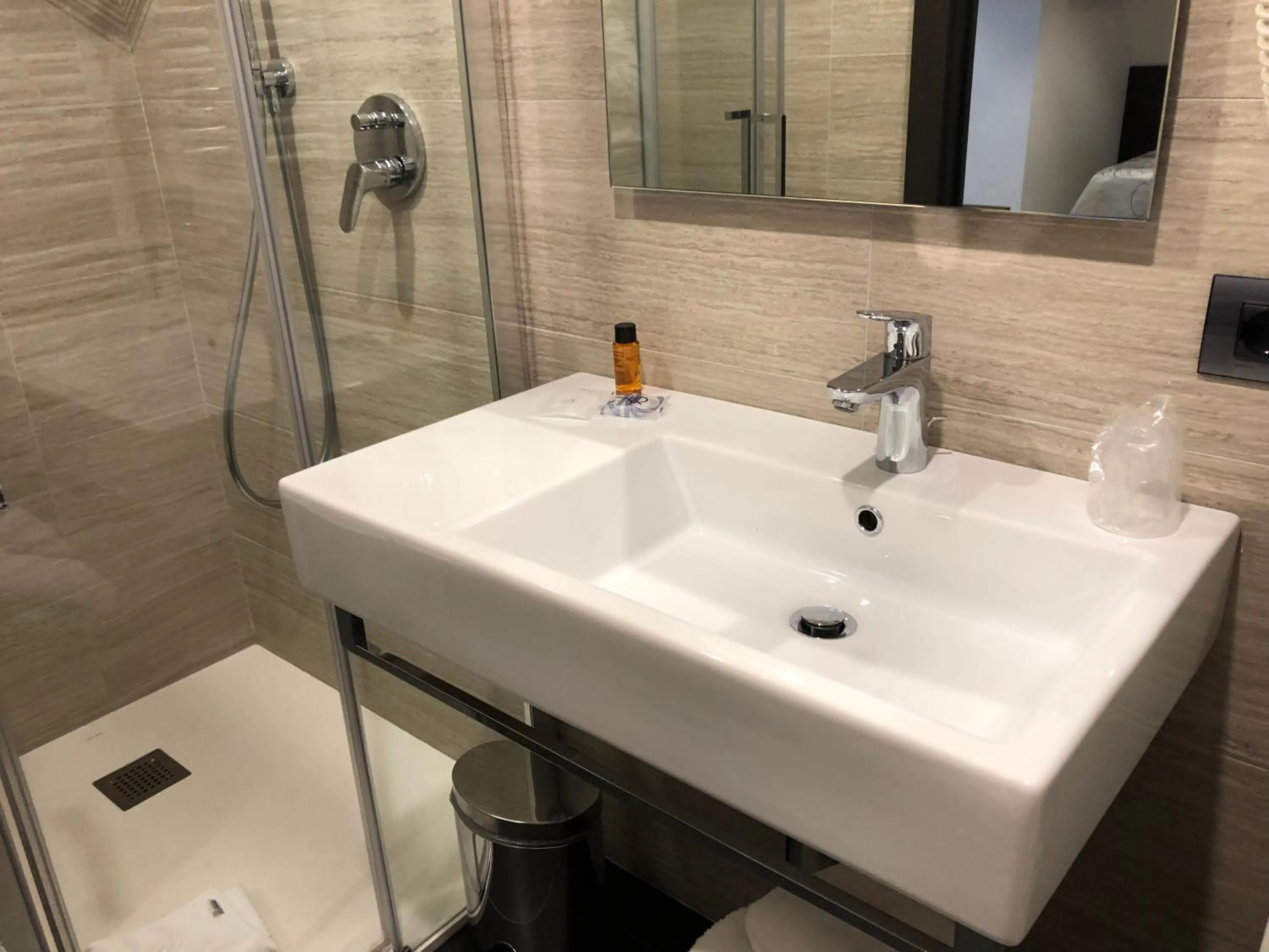 Shower in Hotel Villa Rosa