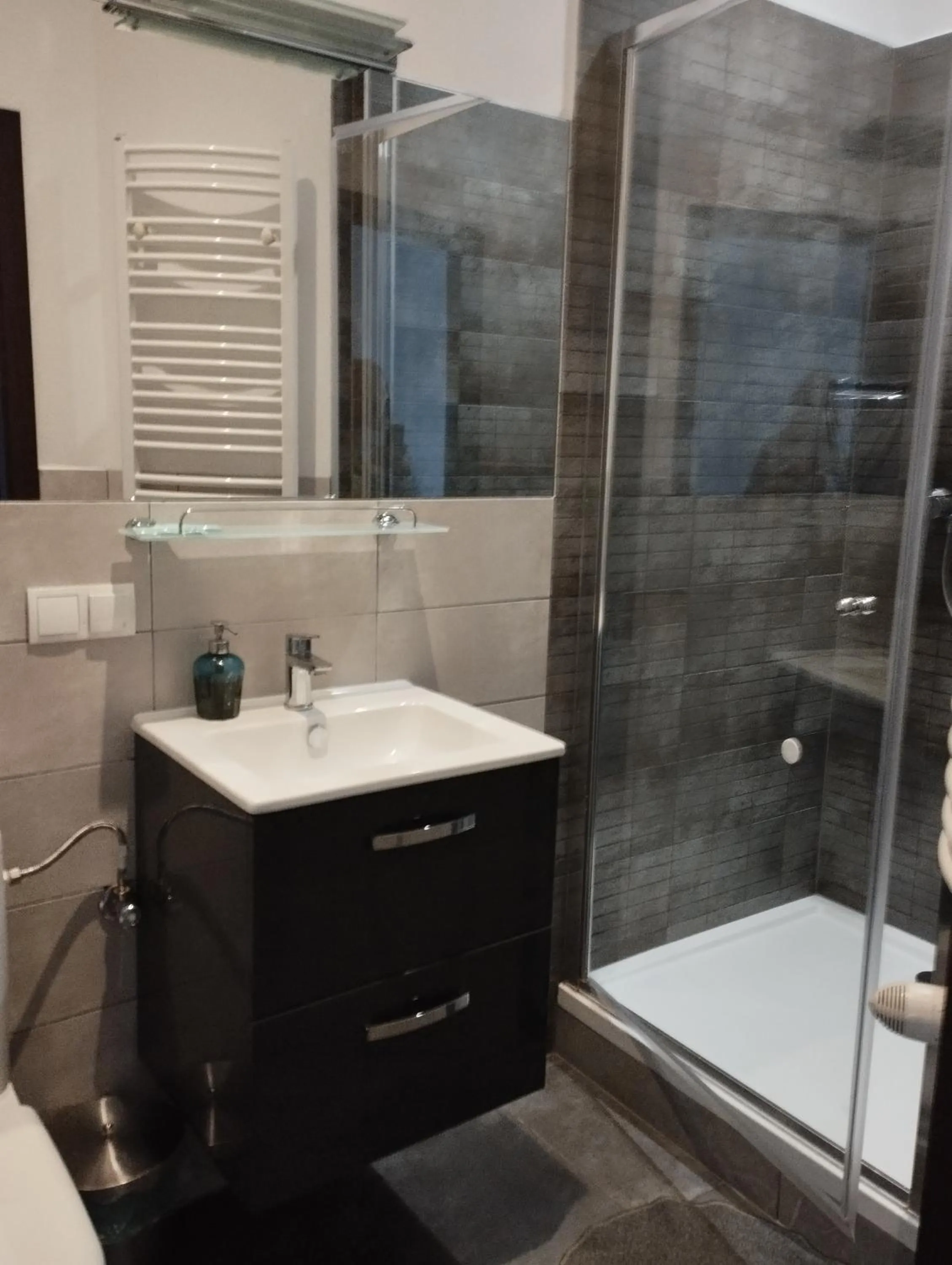 Shower in Angel House Aparthotel