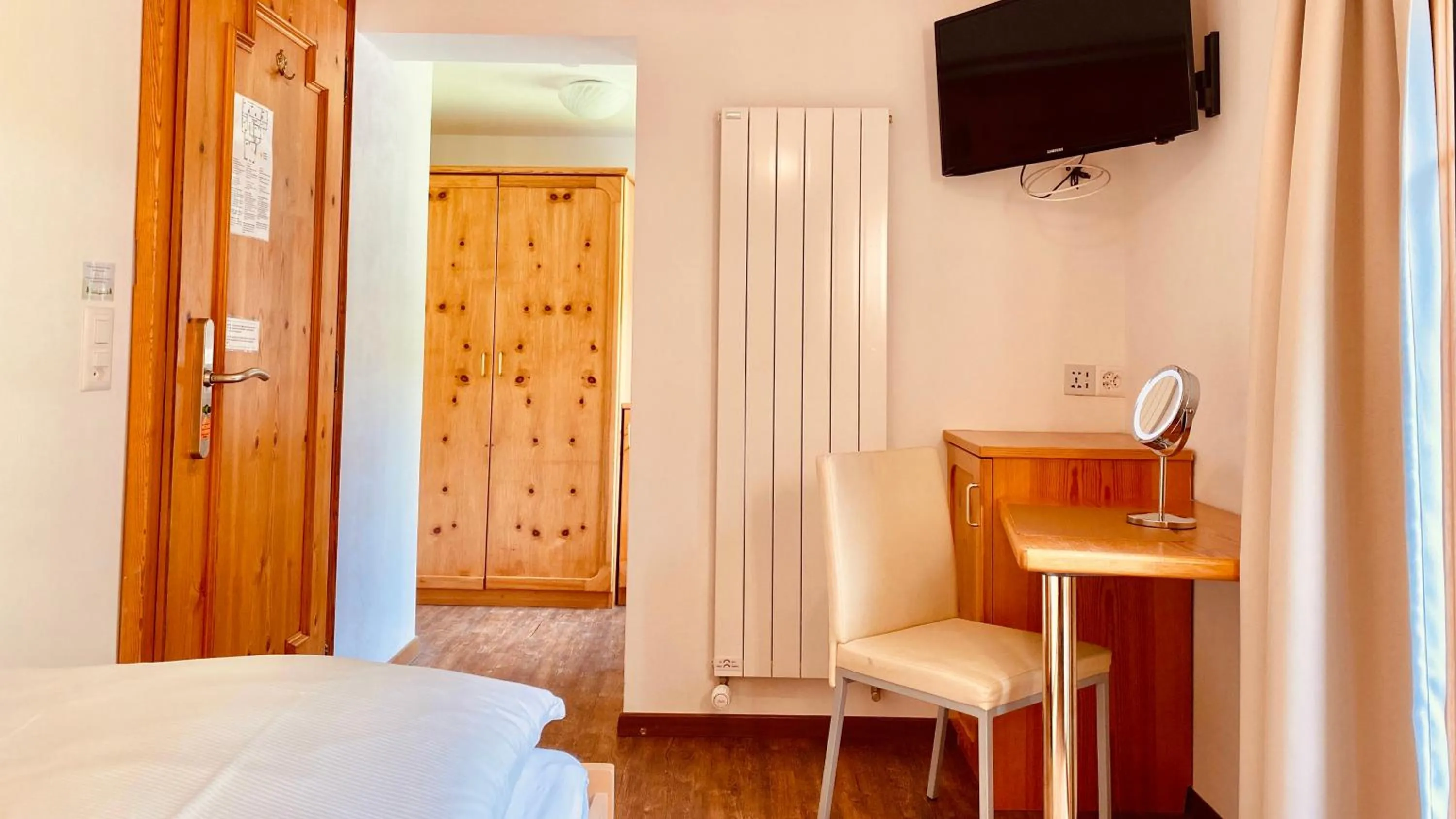 Balcony/Terrace, Bed in Hotel Capricorn