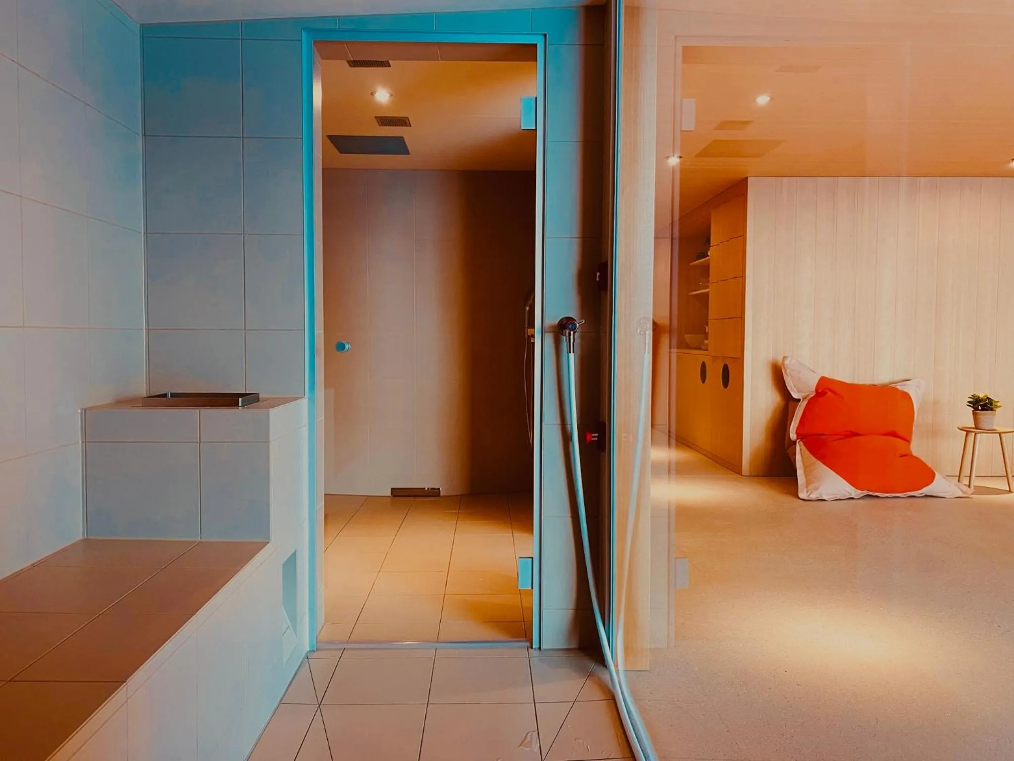 Steam room, Bed in Hotel Capricorn