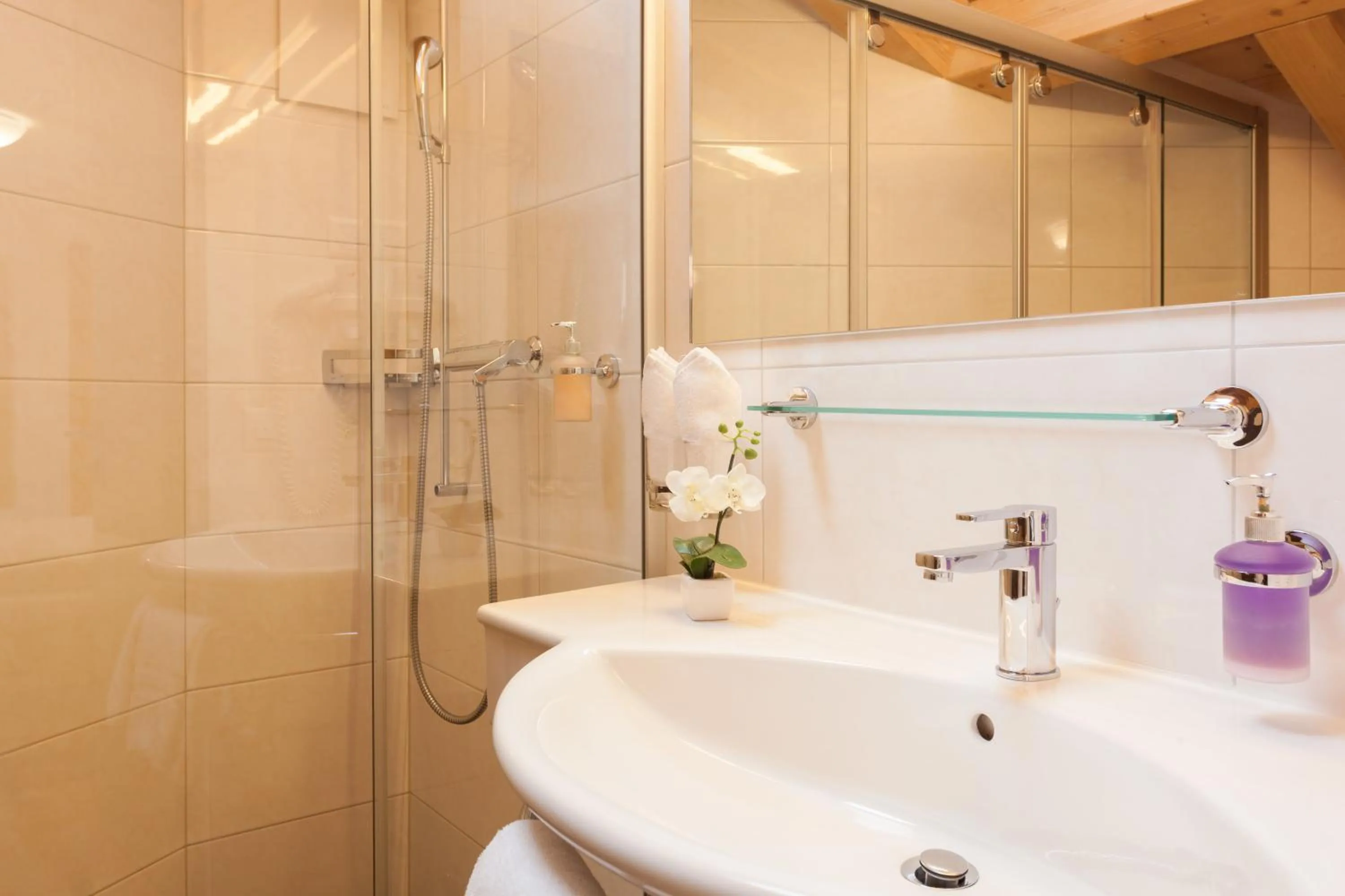 Photo of the whole room in Hotel Capricorn