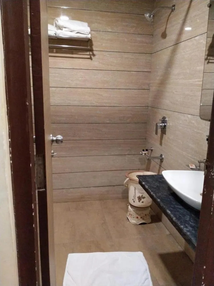 Bathroom in Solitaire Hotel And Resorts
