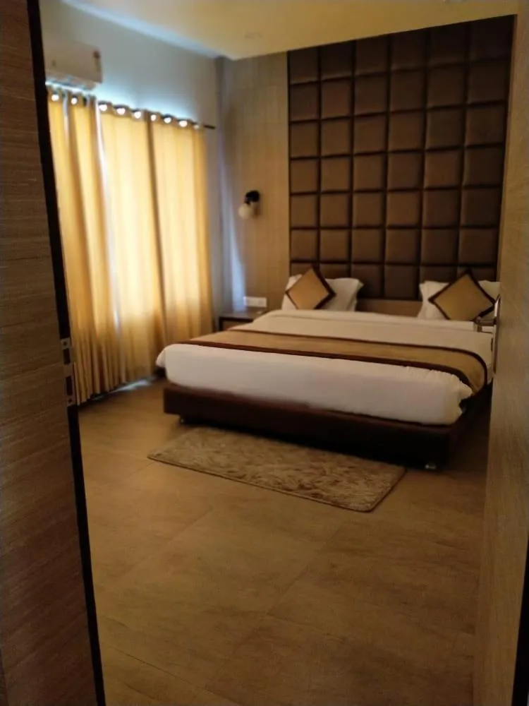 Photo of the whole room in Solitaire Hotel And Resorts