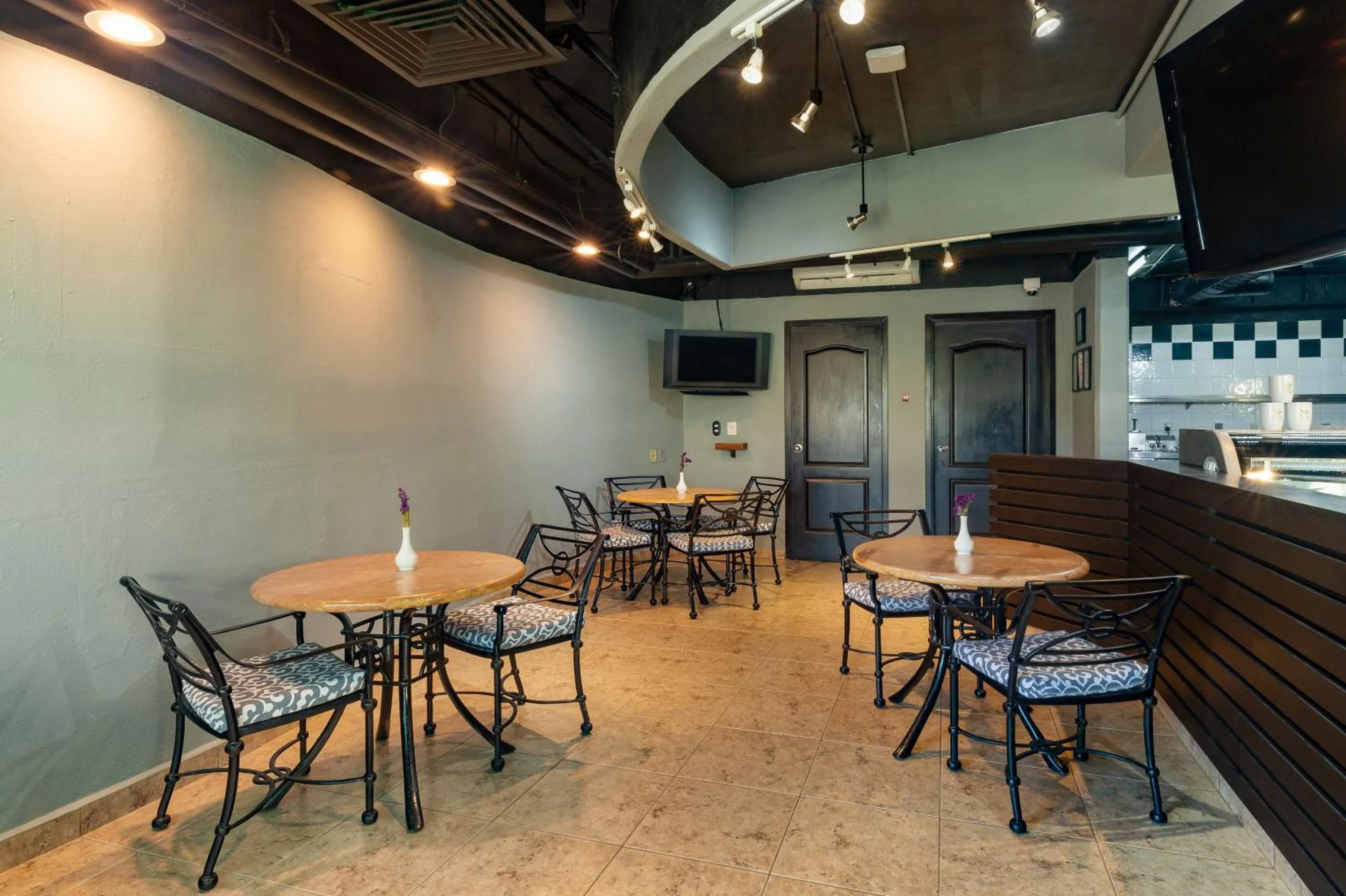 On-site shops in Villa Del Palmar Flamingos Beach Resort & Spa