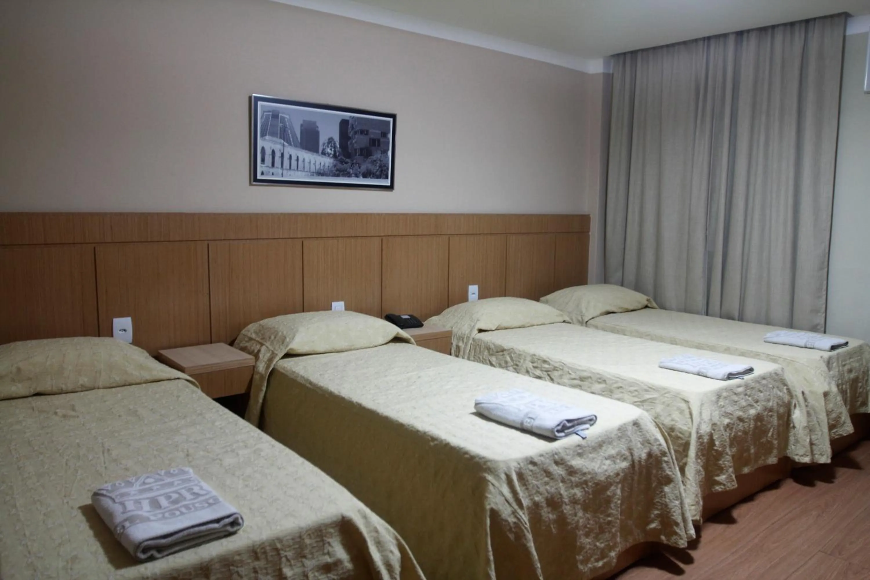 Photo of the whole room, Bed in Atlantico Lapa