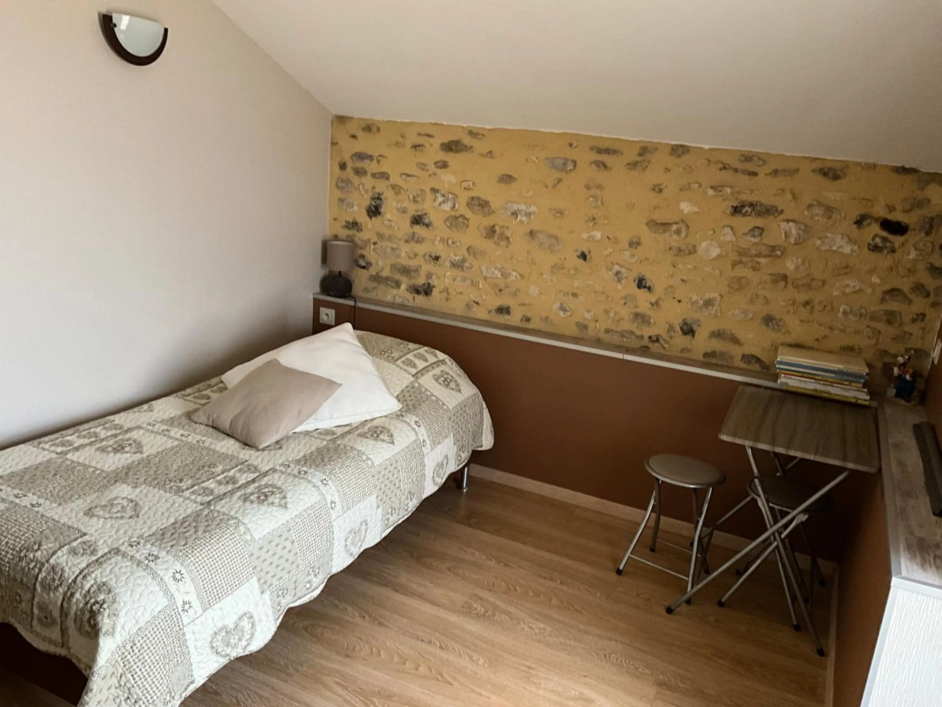 Bedroom, Bed in Le Moulin de Mayence