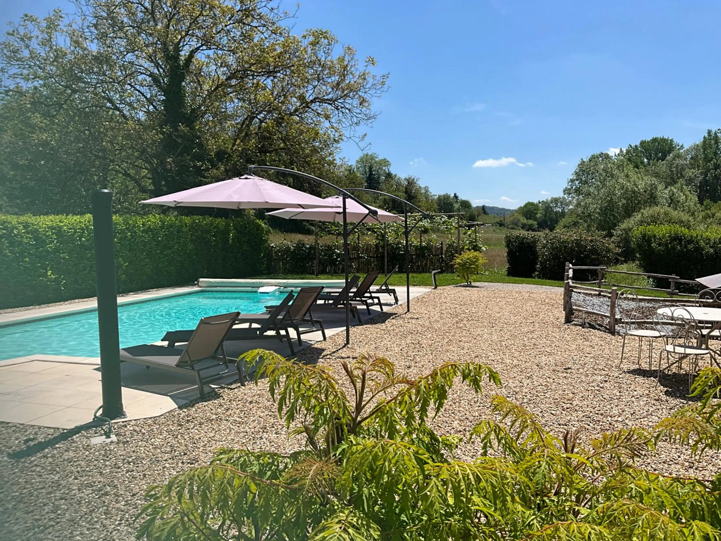 Pool view in Le Moulin de Mayence