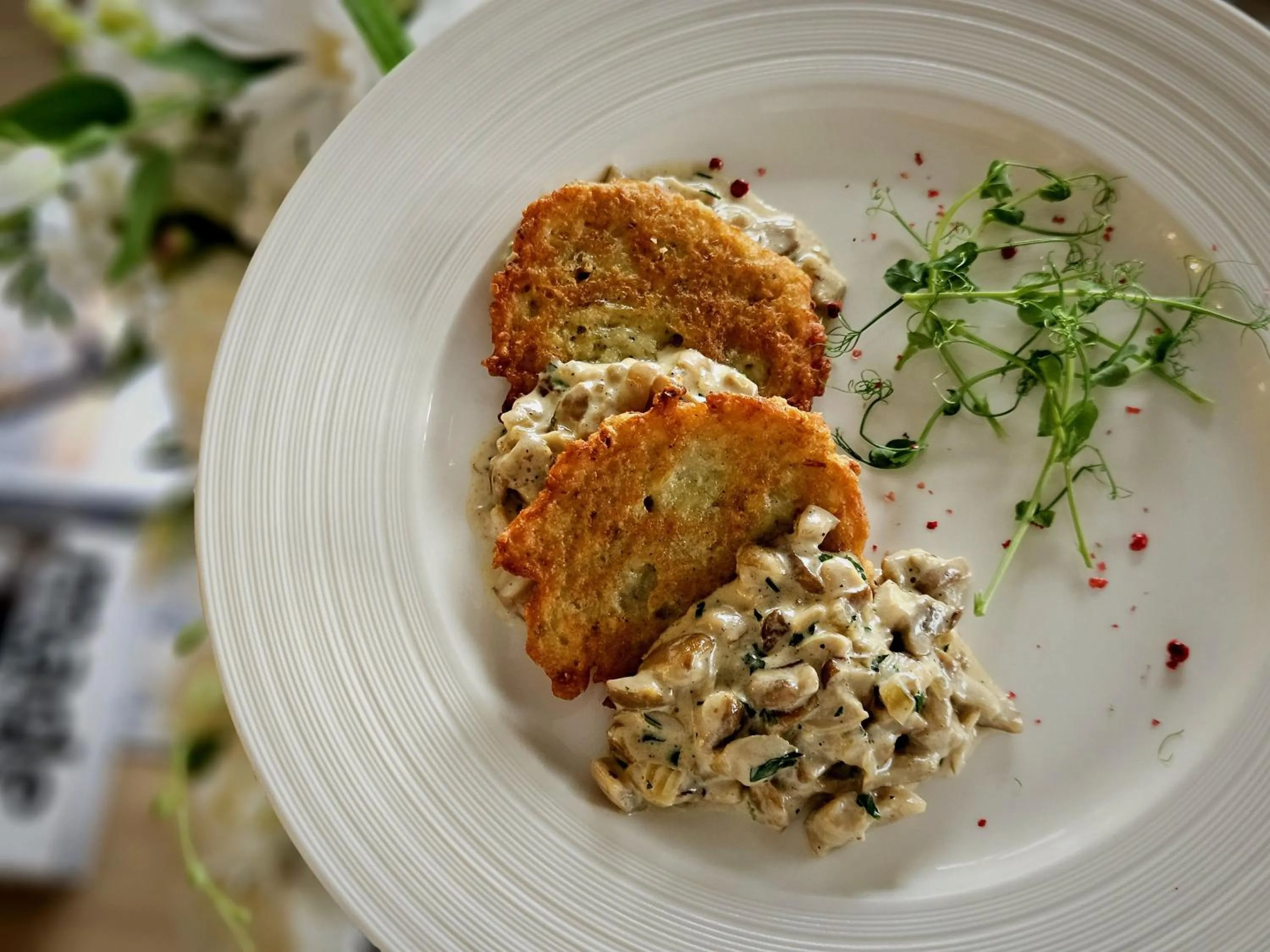 Restaurant/places to eat in Amax Boutique Hotel