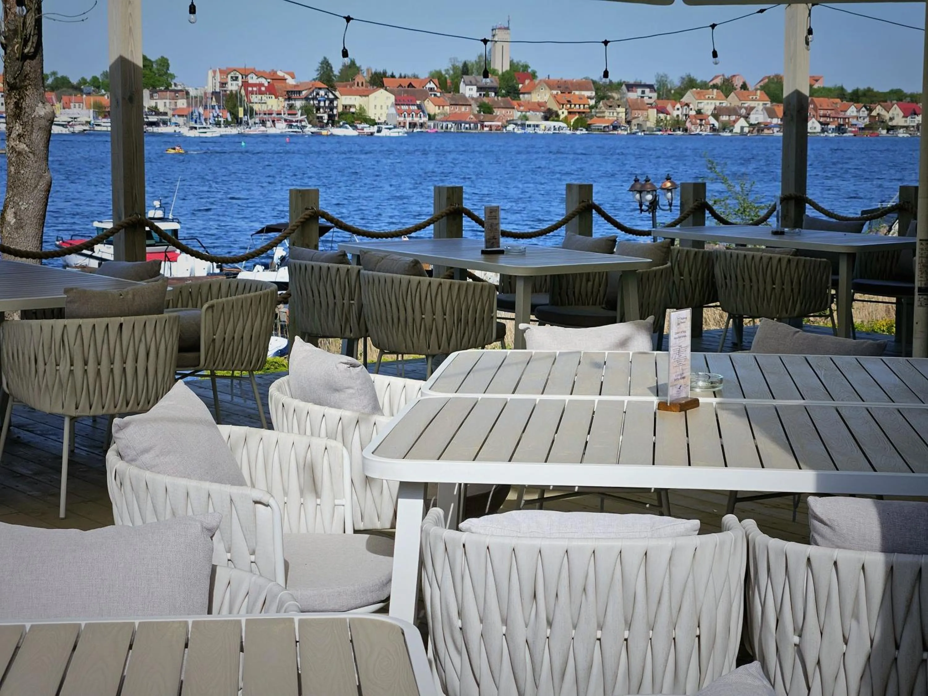 Restaurant/places to eat in Amax Boutique Hotel