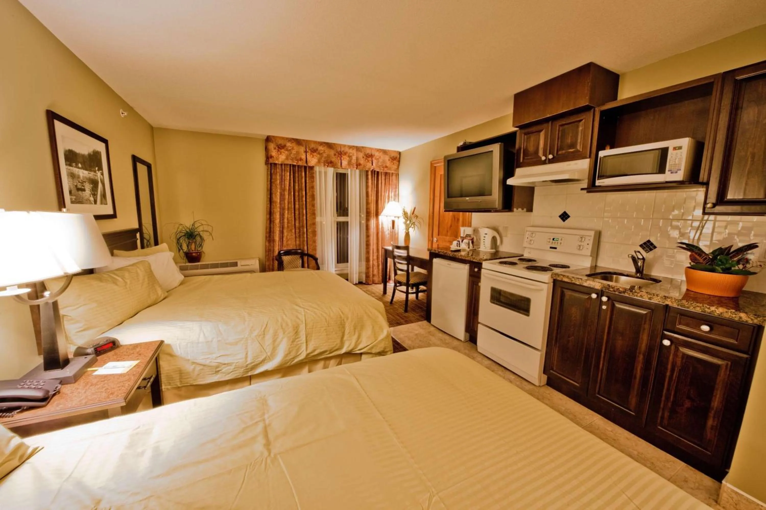 Photo of the whole room, Bed in Days Inn by Wyndham Surrey