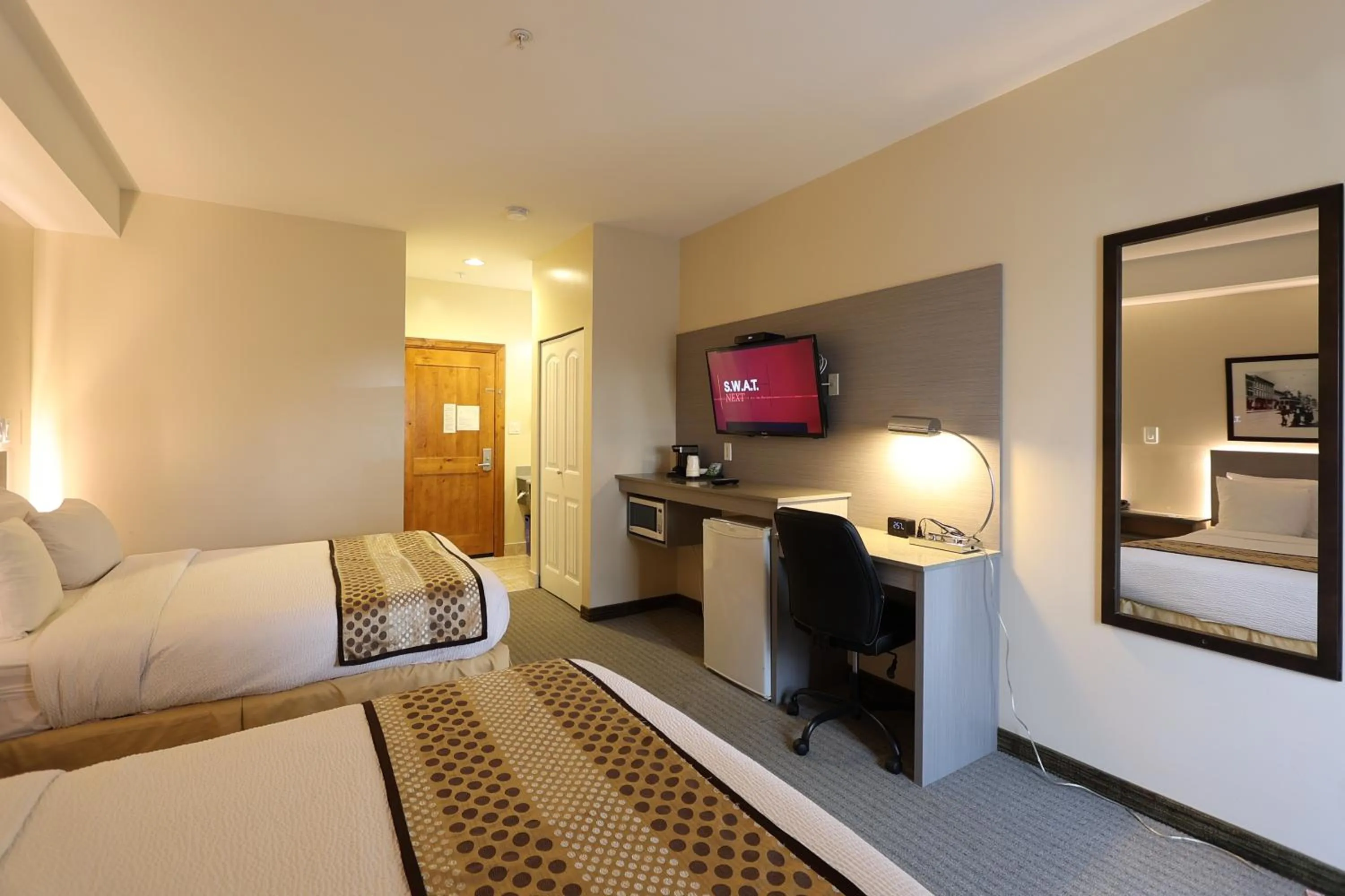 Bedroom, Bed in Days Inn by Wyndham Surrey