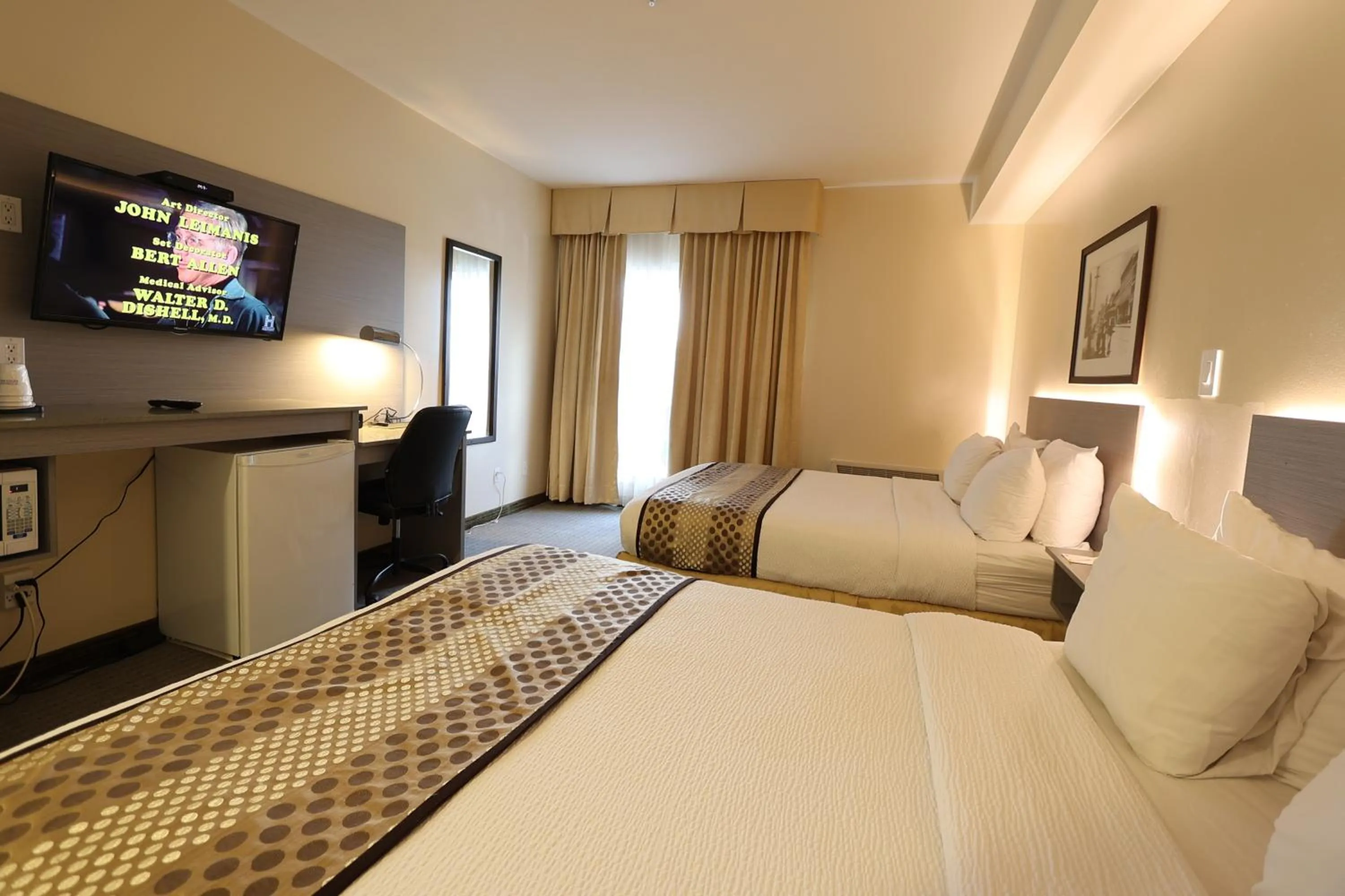 Bedroom, Bed in Days Inn by Wyndham Surrey