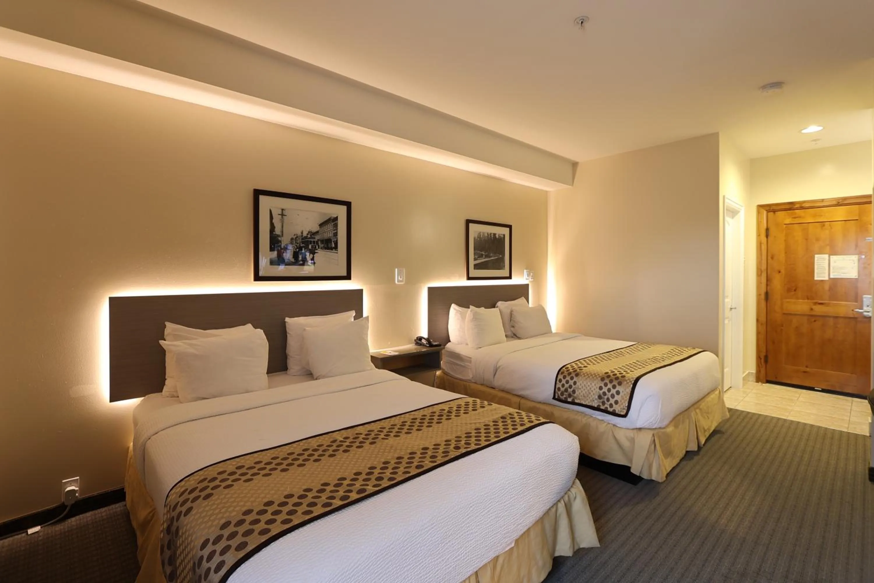 Bedroom, Bed in Days Inn by Wyndham Surrey