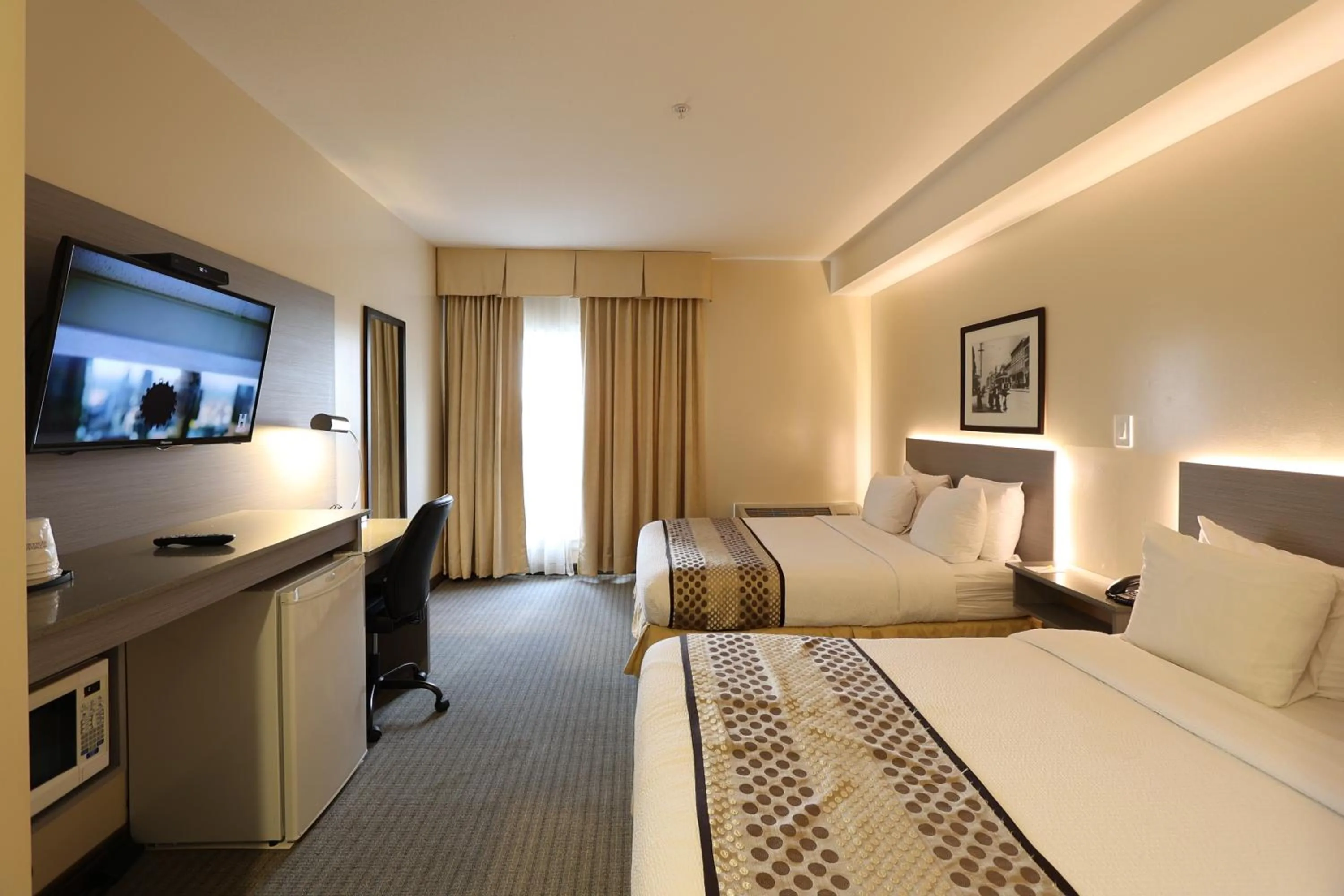 Photo of the whole room, Bed in Days Inn by Wyndham Surrey