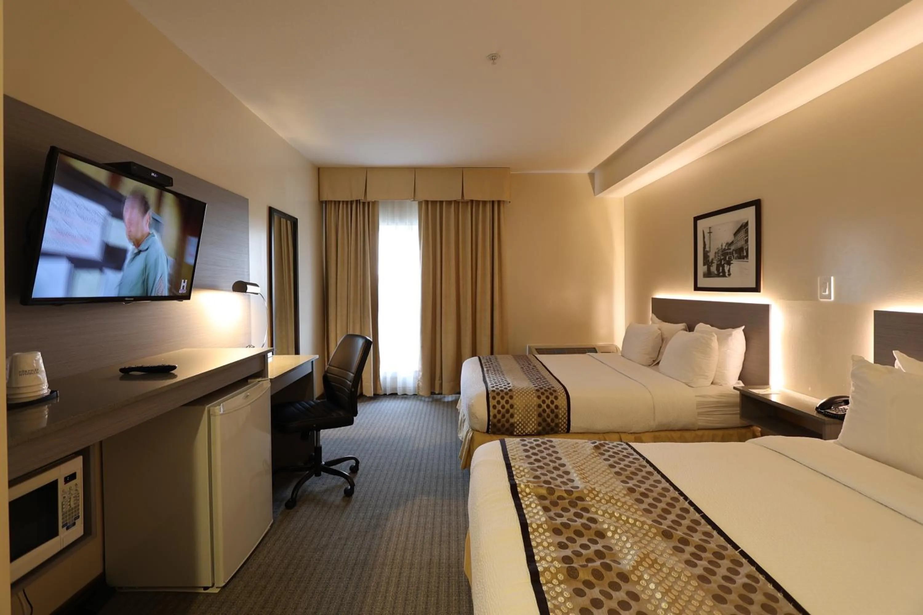 Bedroom, Bed in Days Inn by Wyndham Surrey