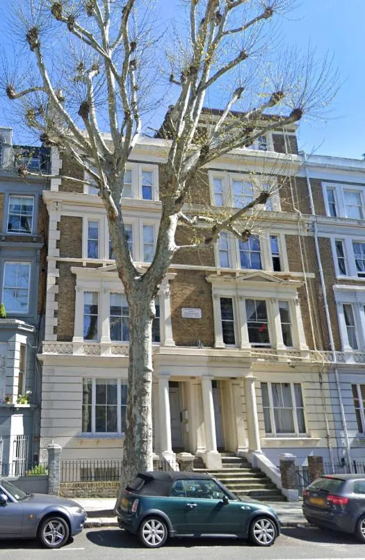 Property building in Oxford Gardens Apartments