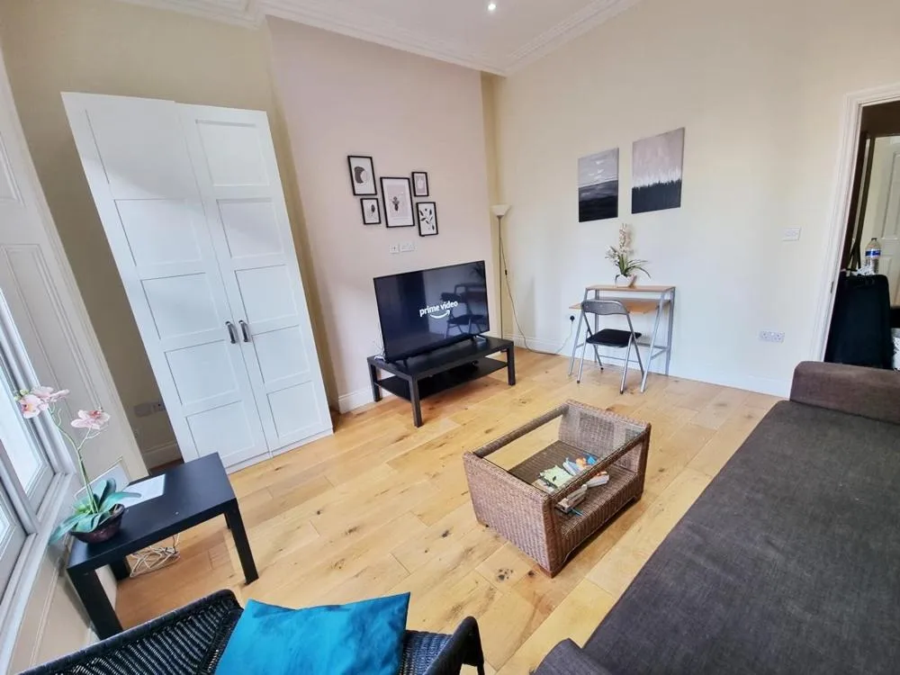 Oxford Gardens Apartments