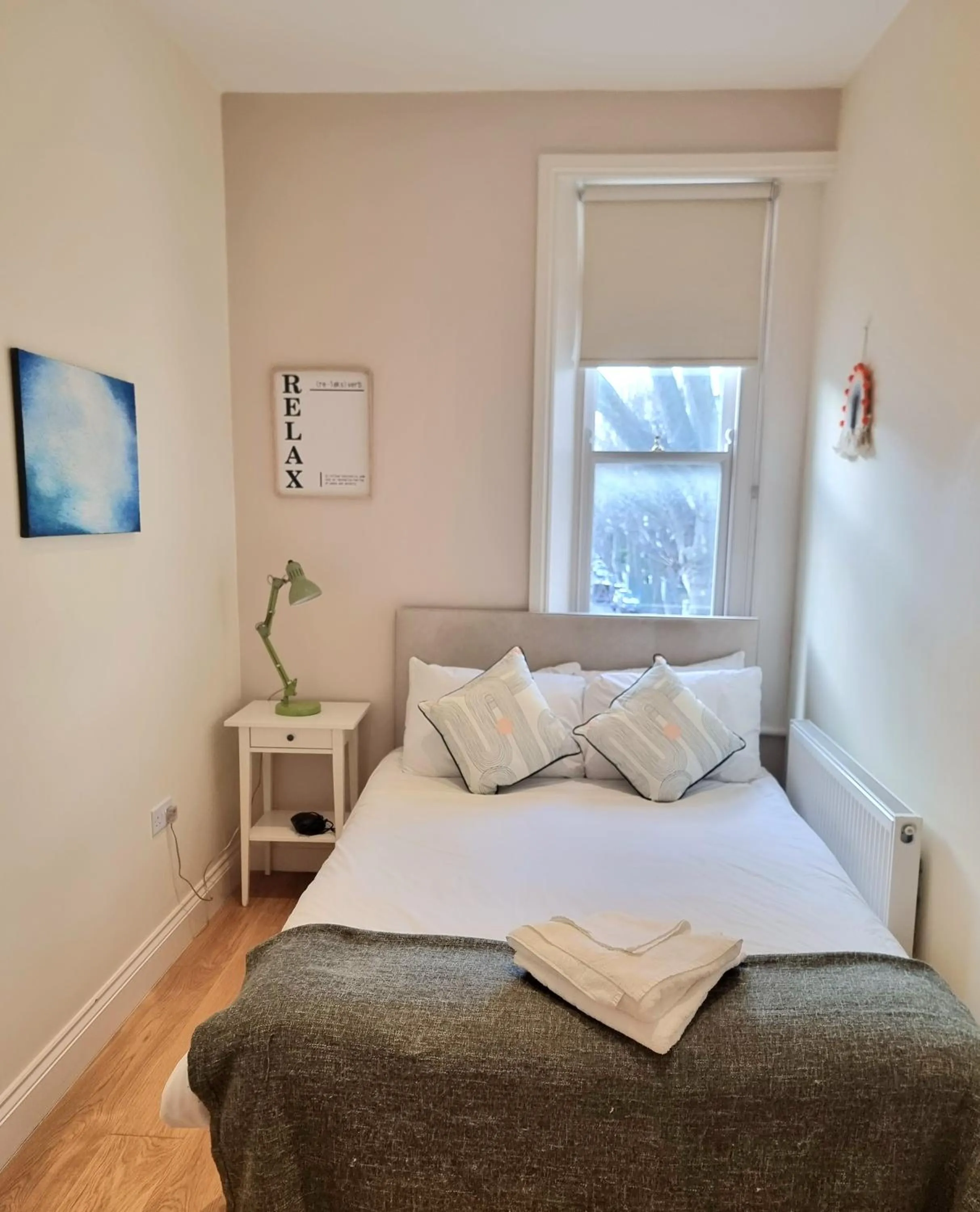 Bed in Oxford Gardens Apartments