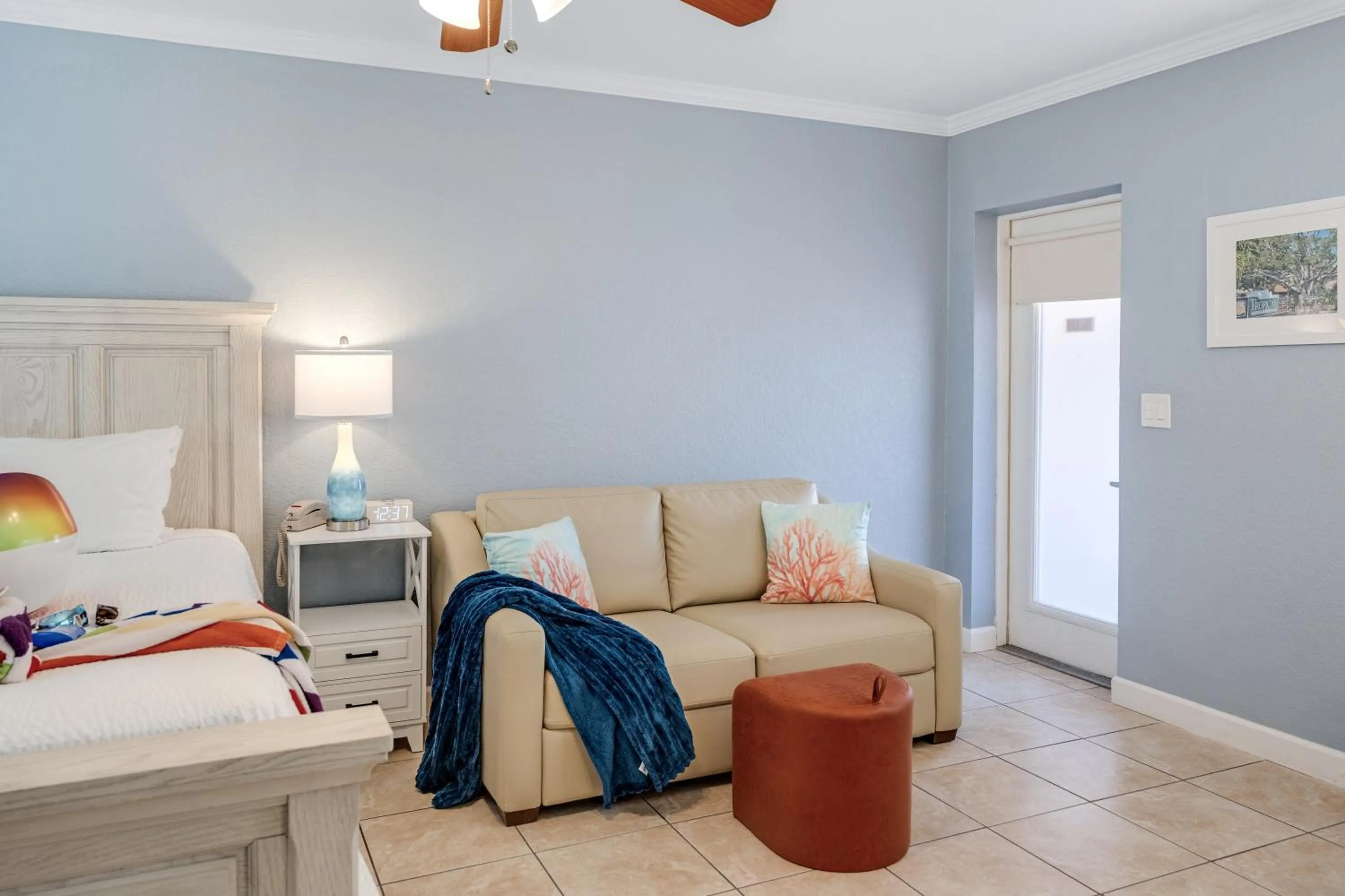 Bed in Tropical Beach Resorts - Sarasota