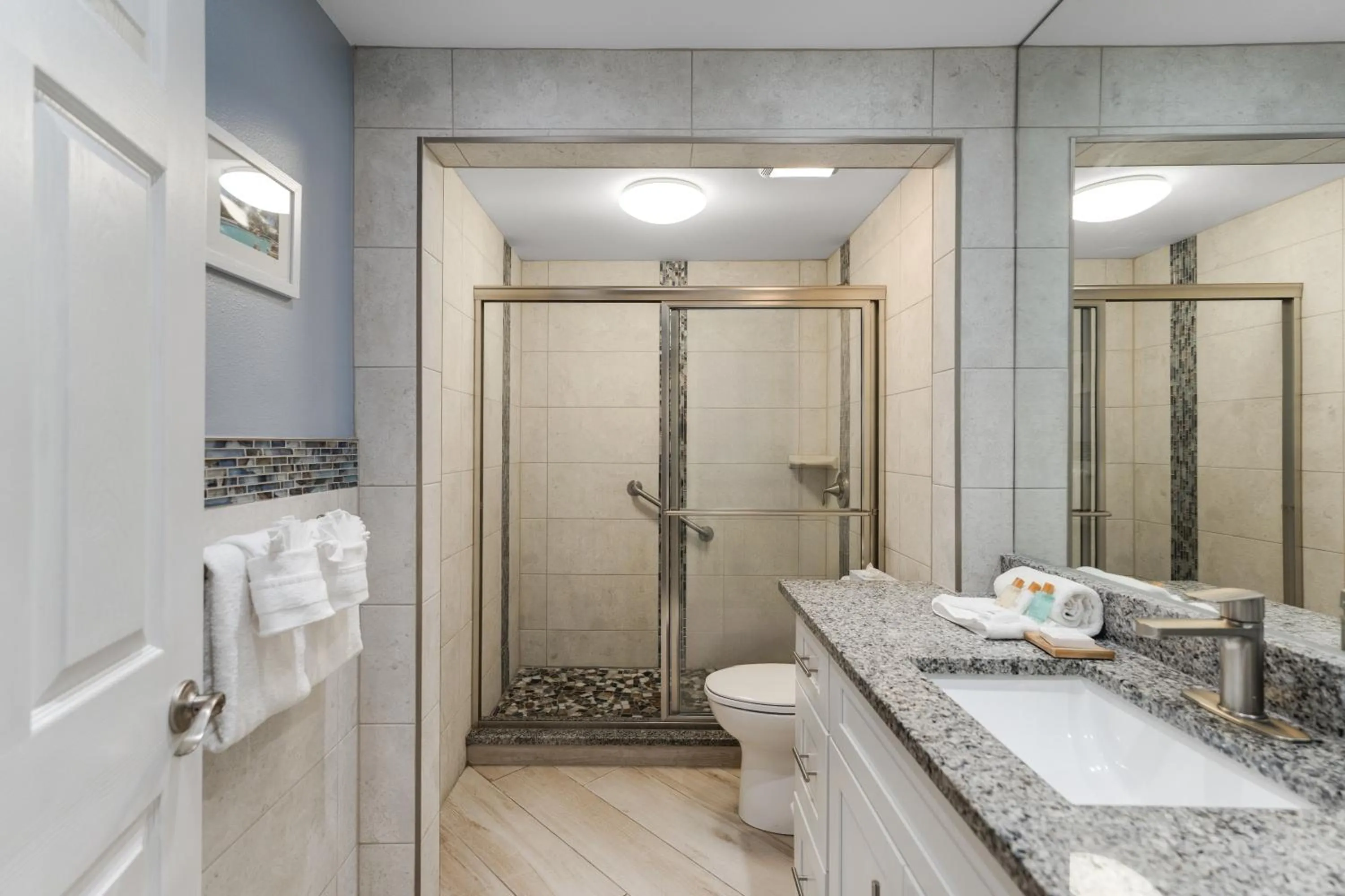 Shower in Tropical Beach Resorts - Sarasota