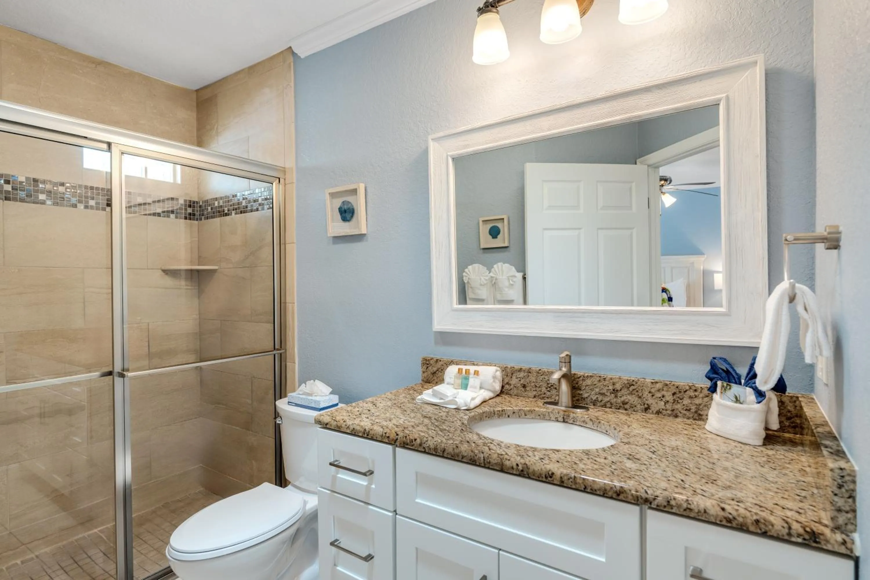 Shower in Tropical Beach Resorts - Sarasota