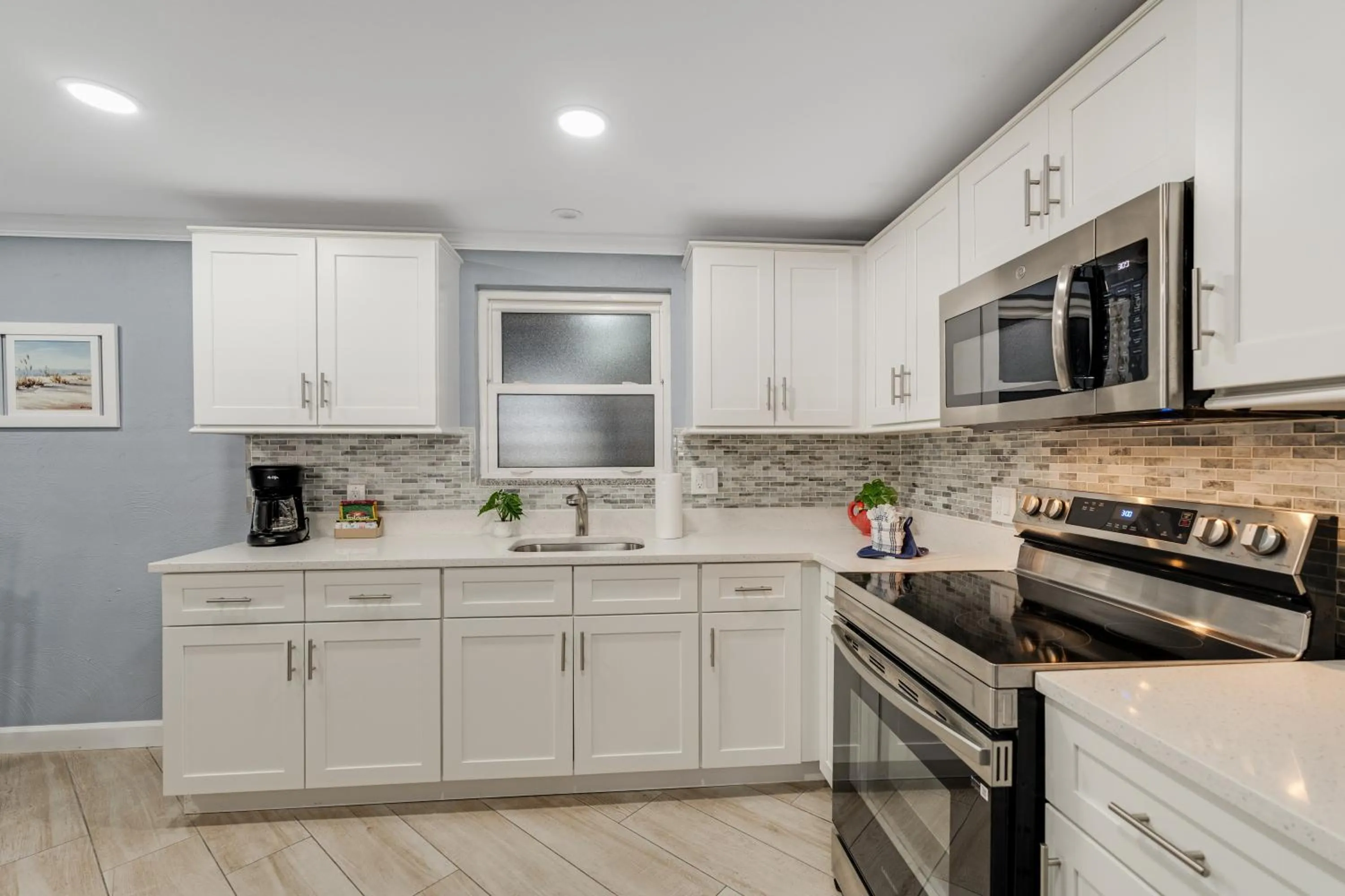 Kitchen or kitchenette in Tropical Beach Resorts - Sarasota