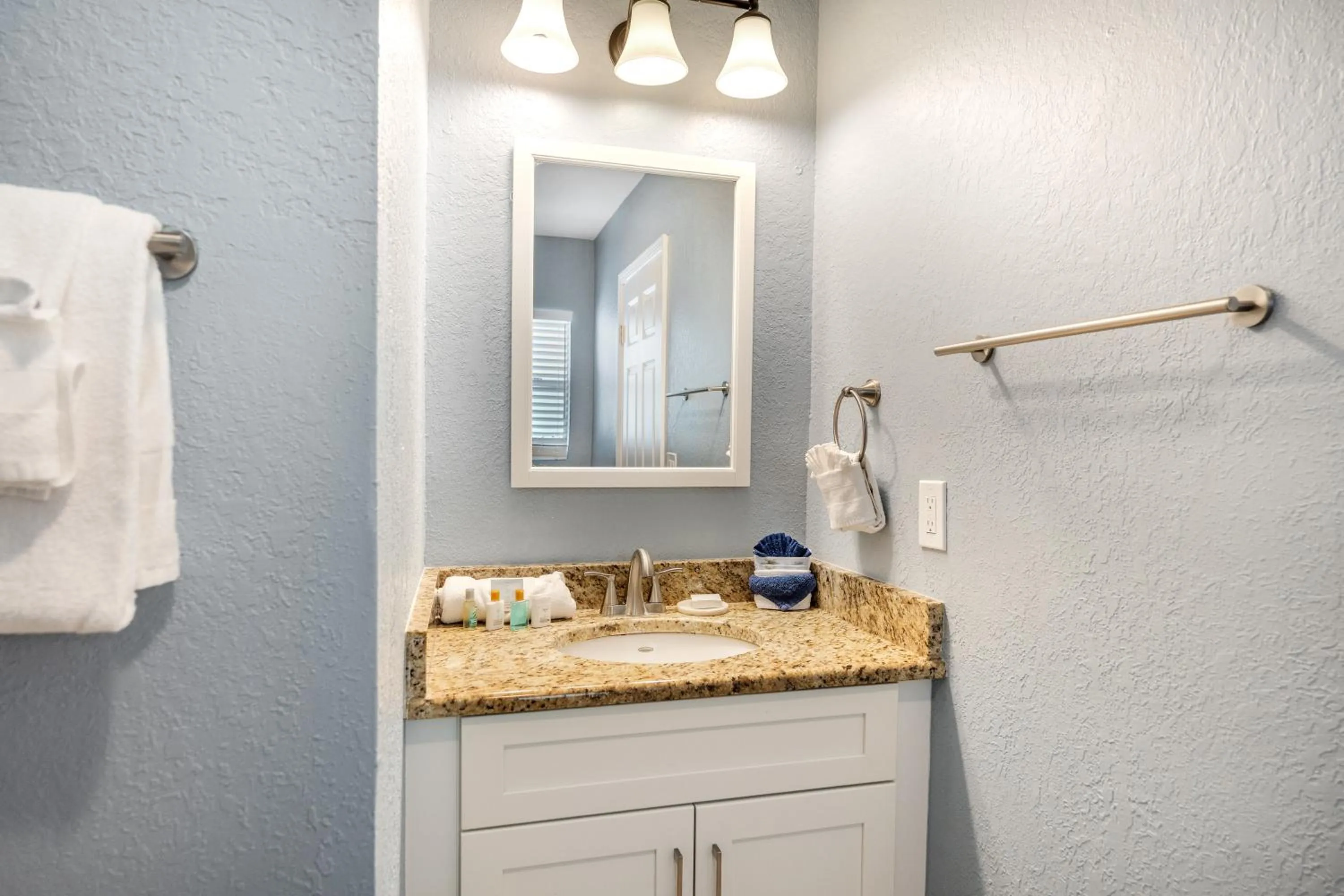 Bathroom in Tropical Beach Resorts - Sarasota