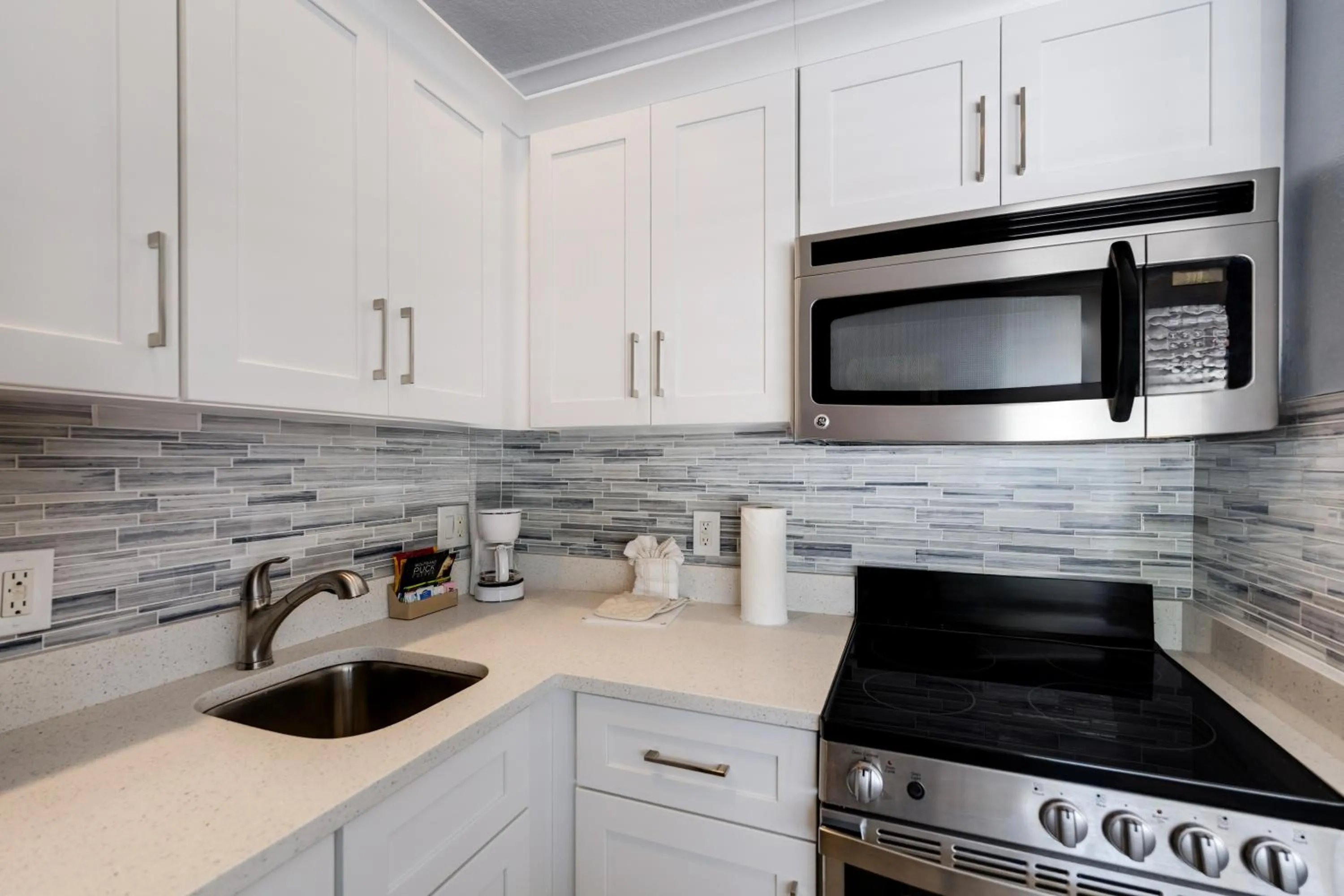 Kitchen or kitchenette in Tropical Beach Resorts - Sarasota