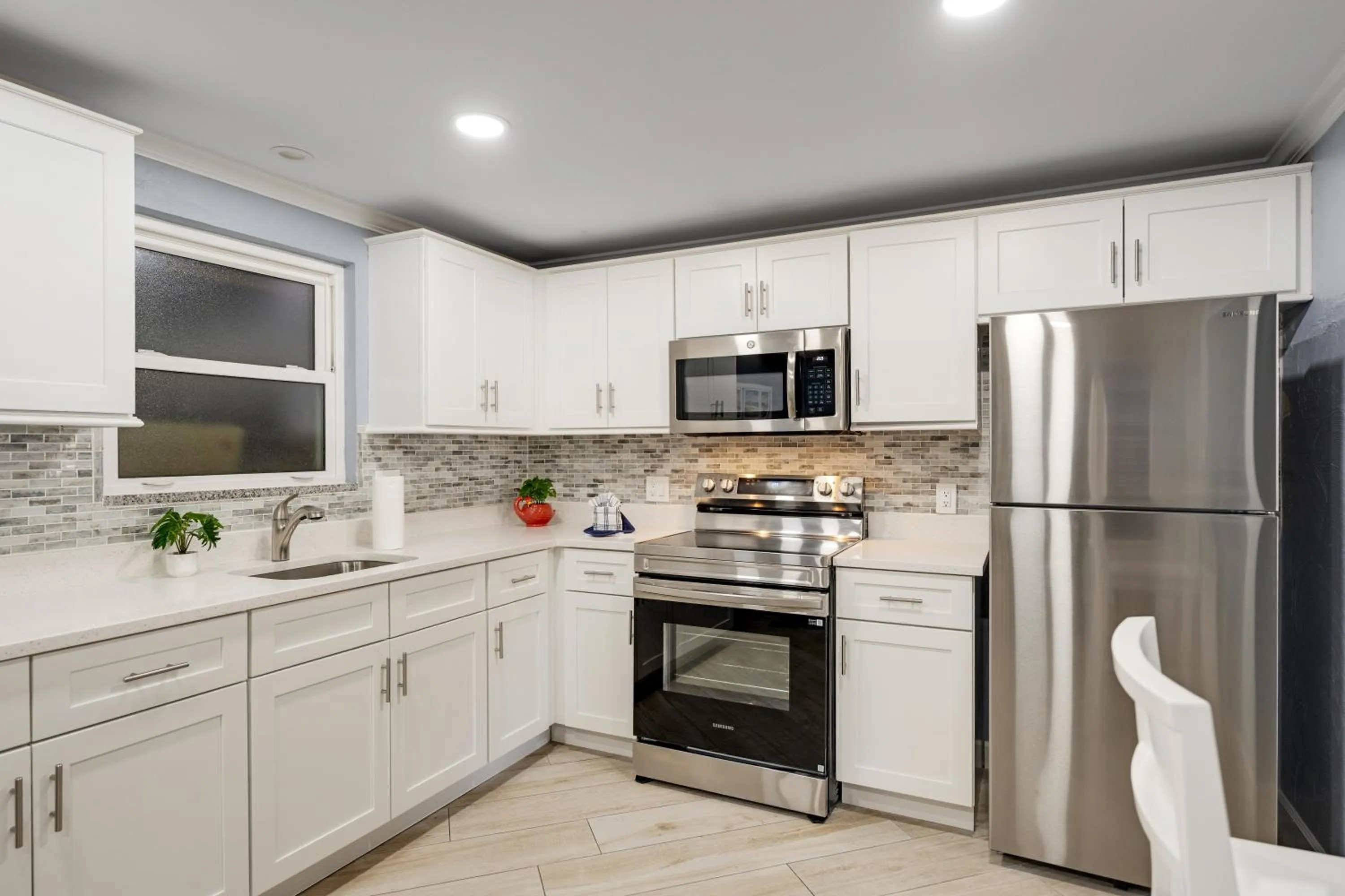 Kitchen or kitchenette in Tropical Beach Resorts - Sarasota