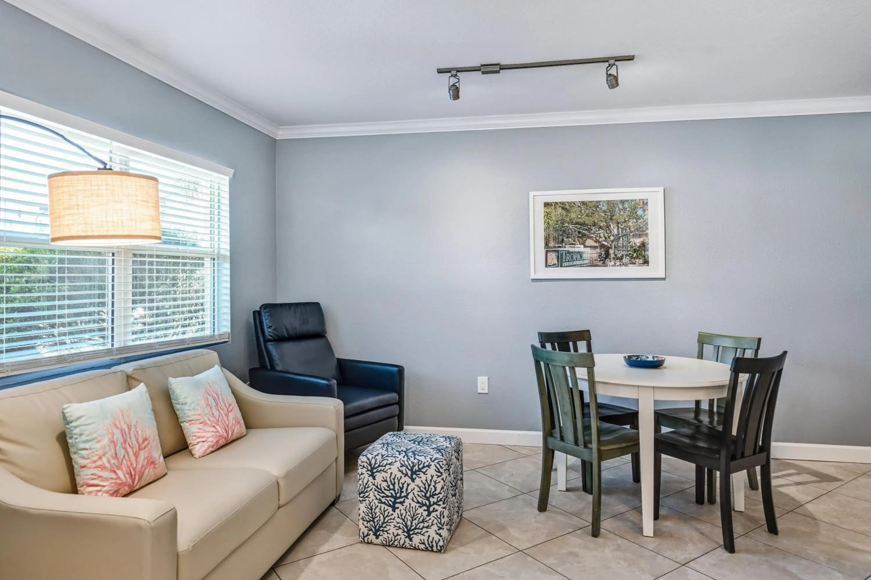 Living room in Tropical Beach Resorts - Sarasota