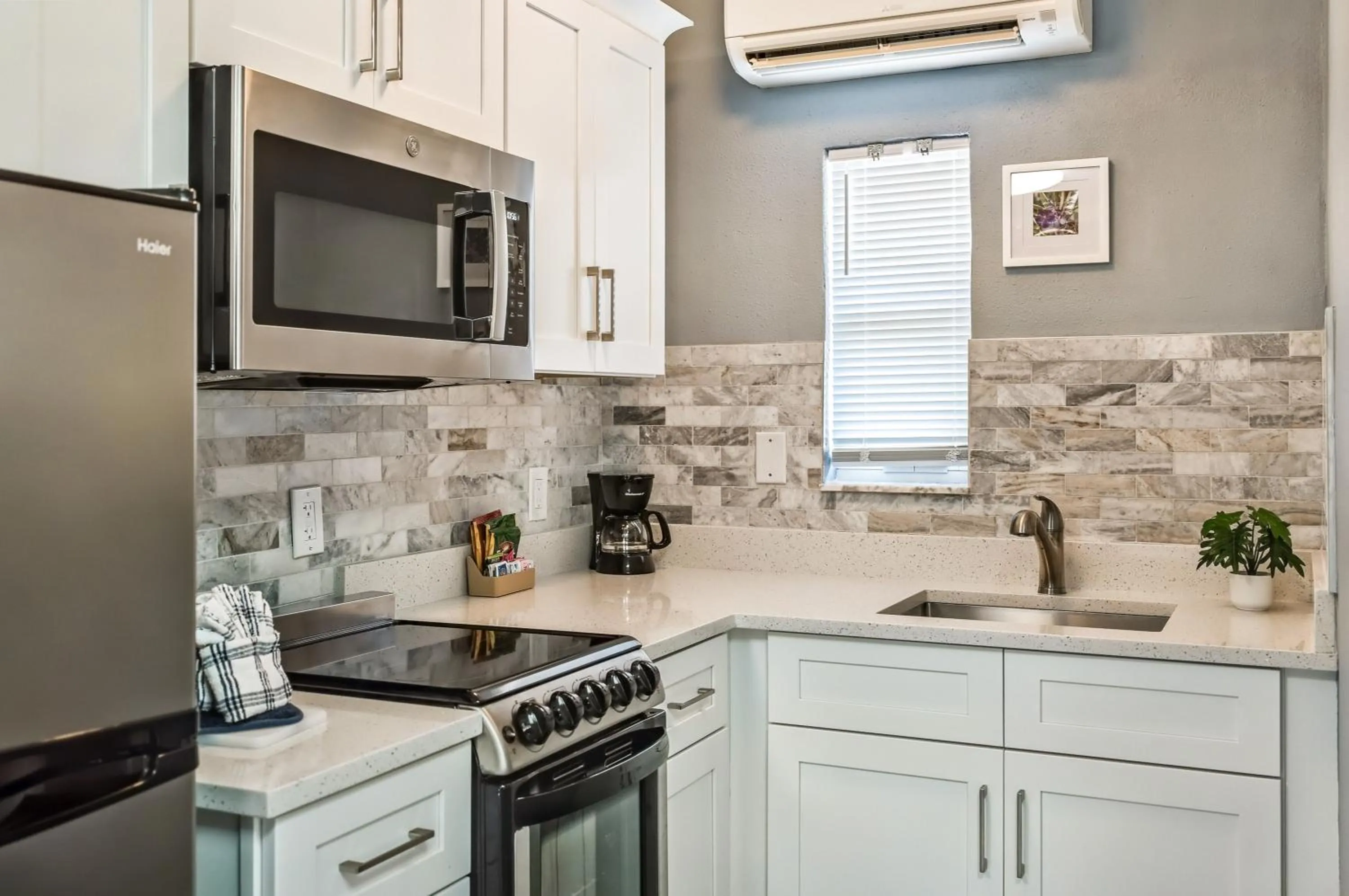 Kitchen or kitchenette in Tropical Beach Resorts - Sarasota