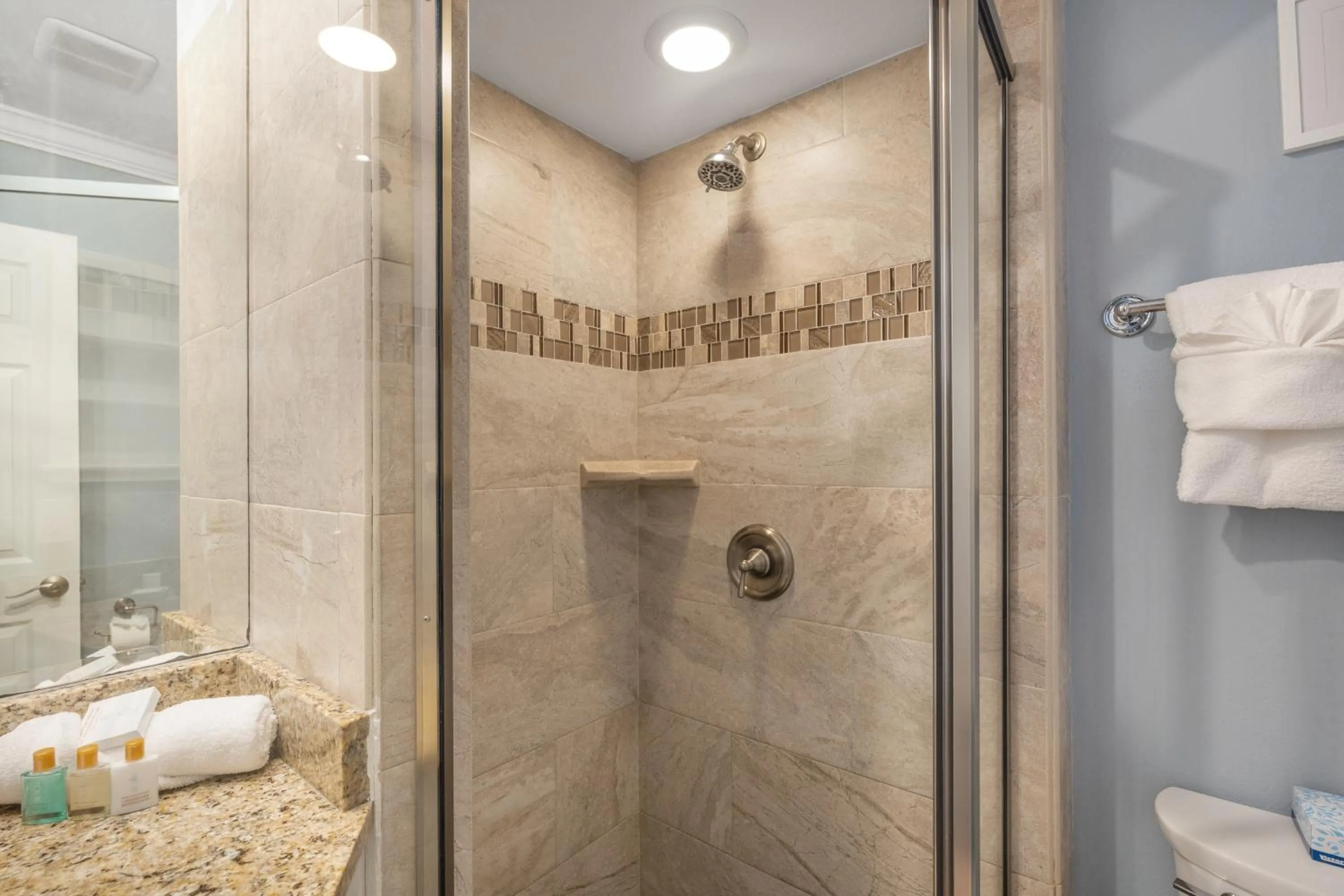 Shower in Tropical Beach Resorts - Sarasota