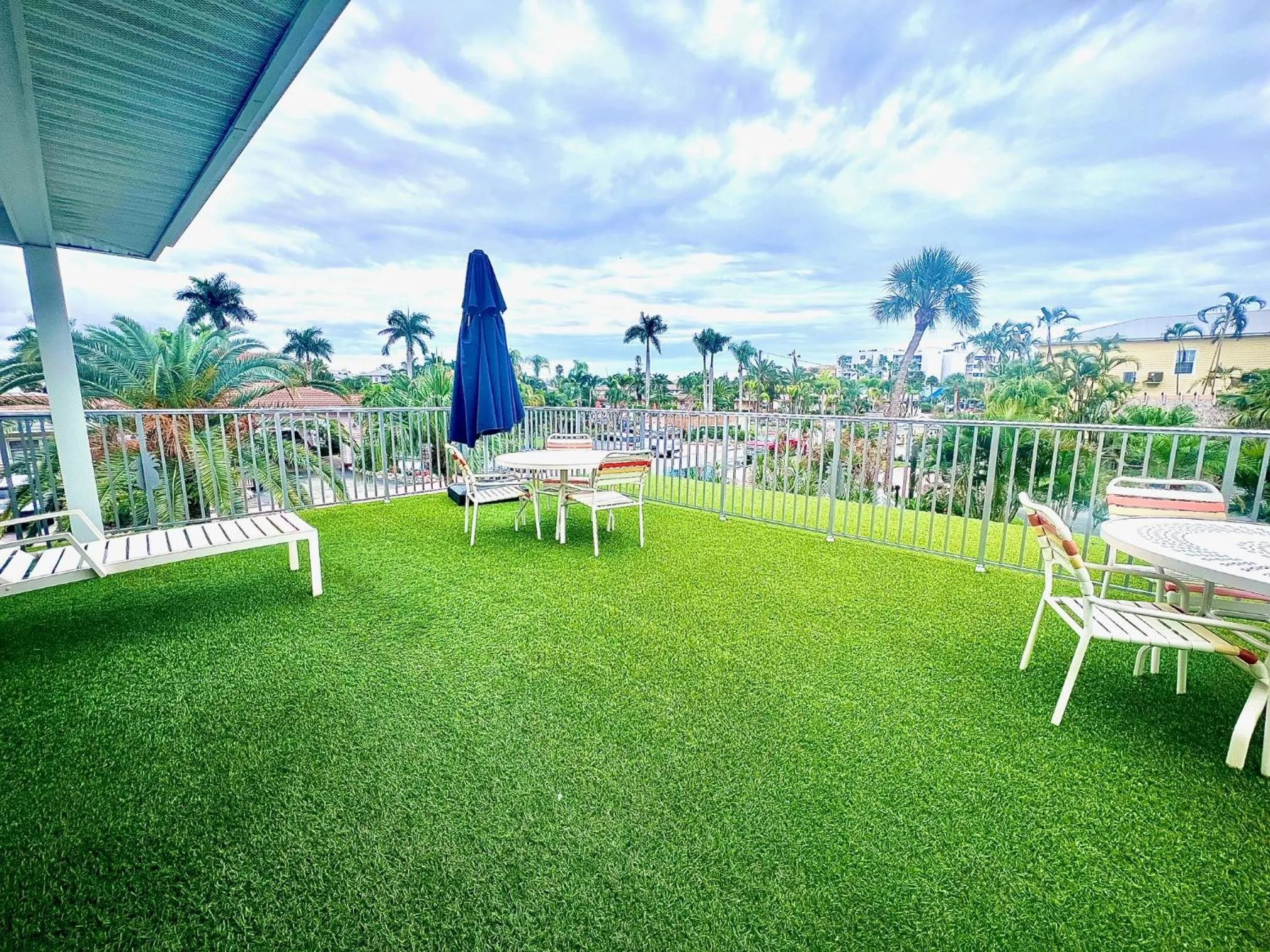 Day in Tropical Beach Resorts - Sarasota