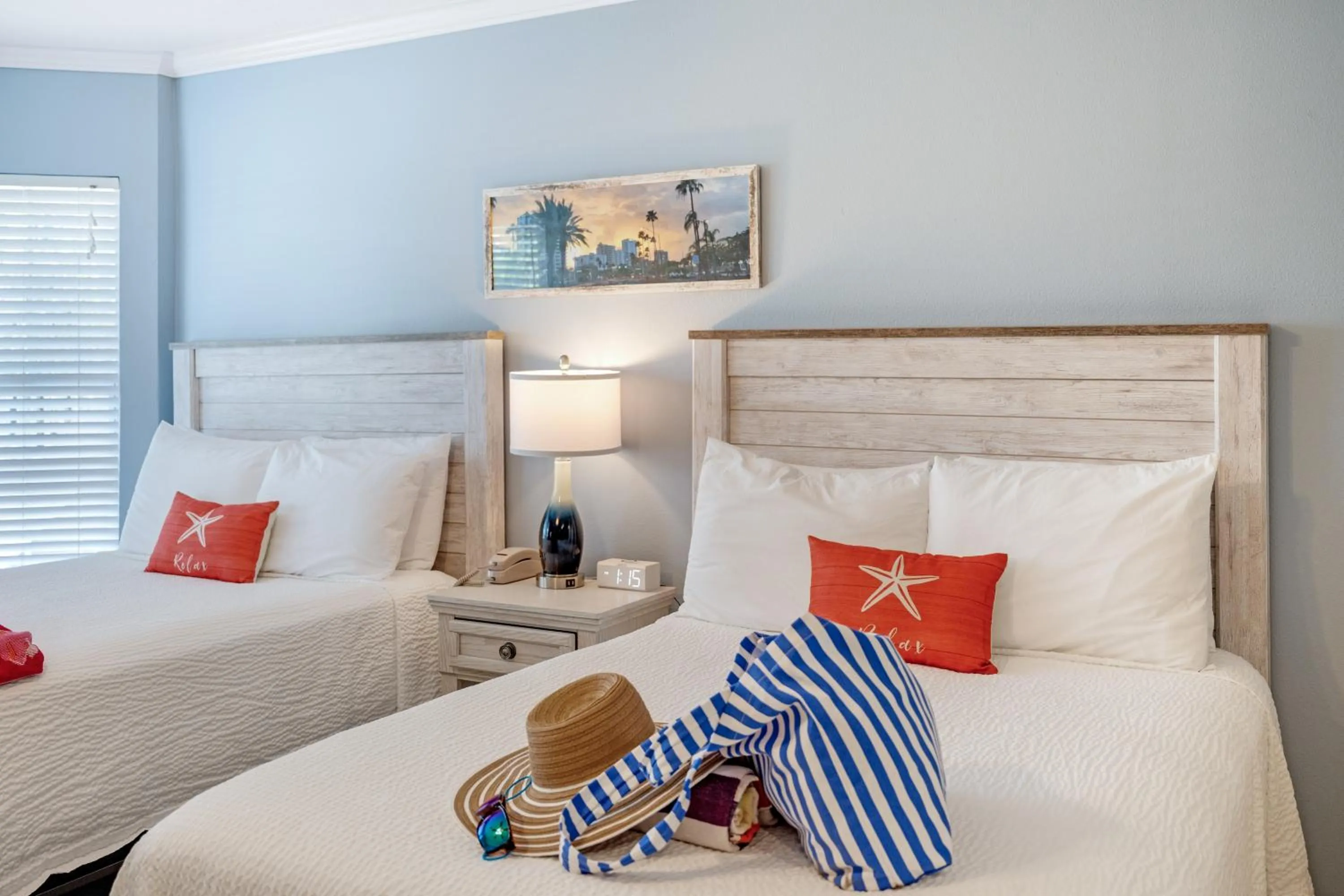 Bedroom, Bed in Tropical Beach Resorts - Sarasota