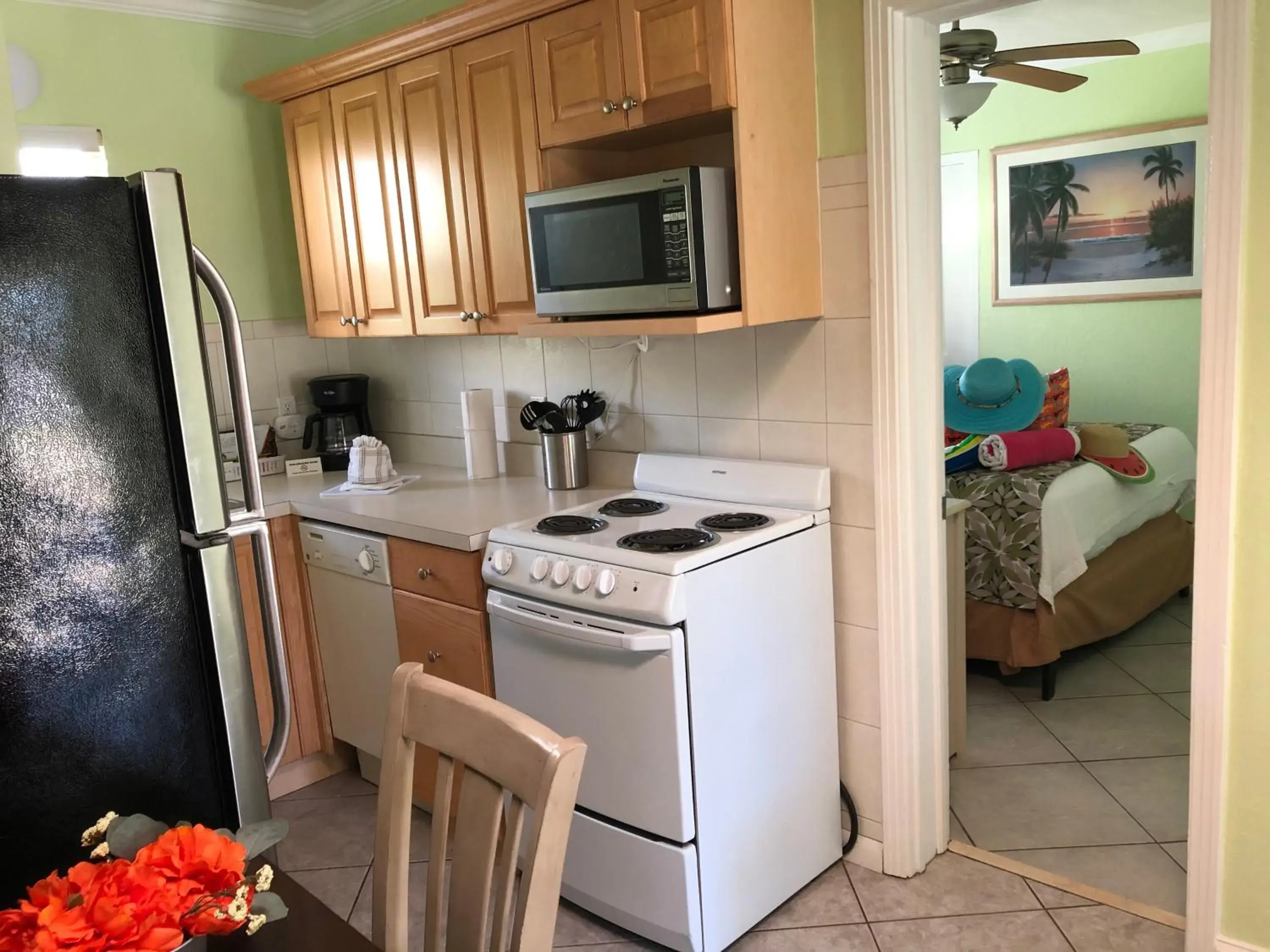 Conclare Deluxe Queen Suite in Tropical Beach Resorts - Sarasota Conclare Deluxe Queen Suite in Tropical Beach Resorts - Sarasota