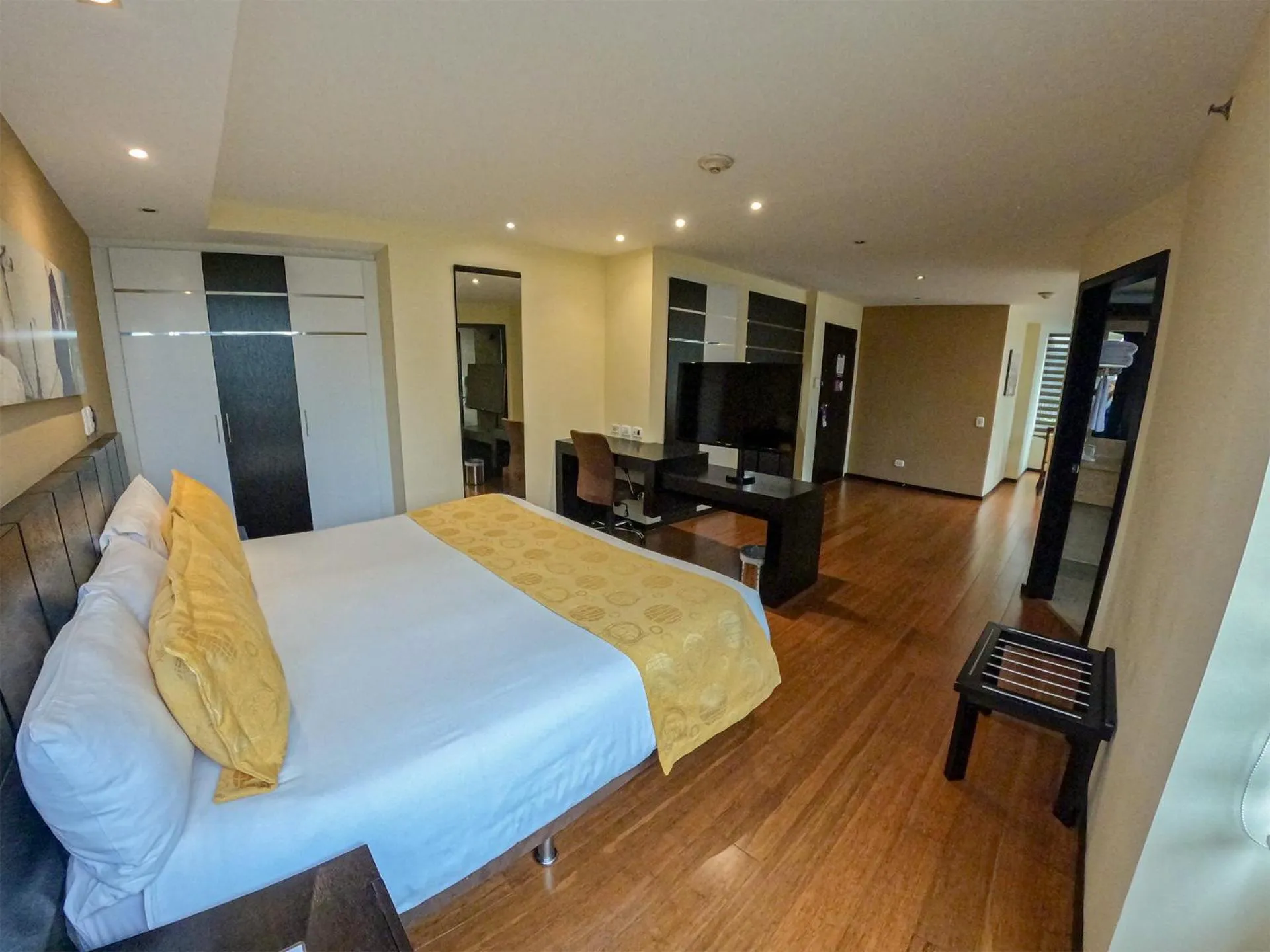 Bed in Mercure Alameda Quito