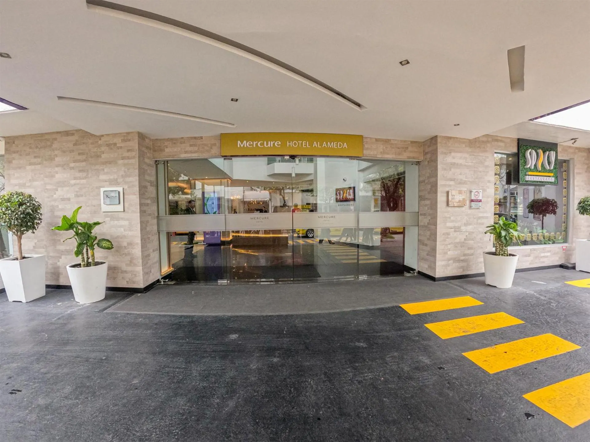 Lobby or reception in Mercure Alameda Quito
