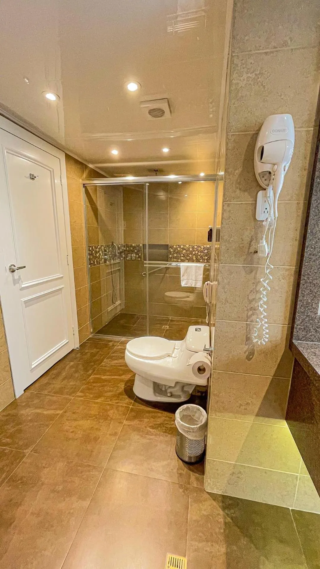 Shower in Mercure Alameda Quito