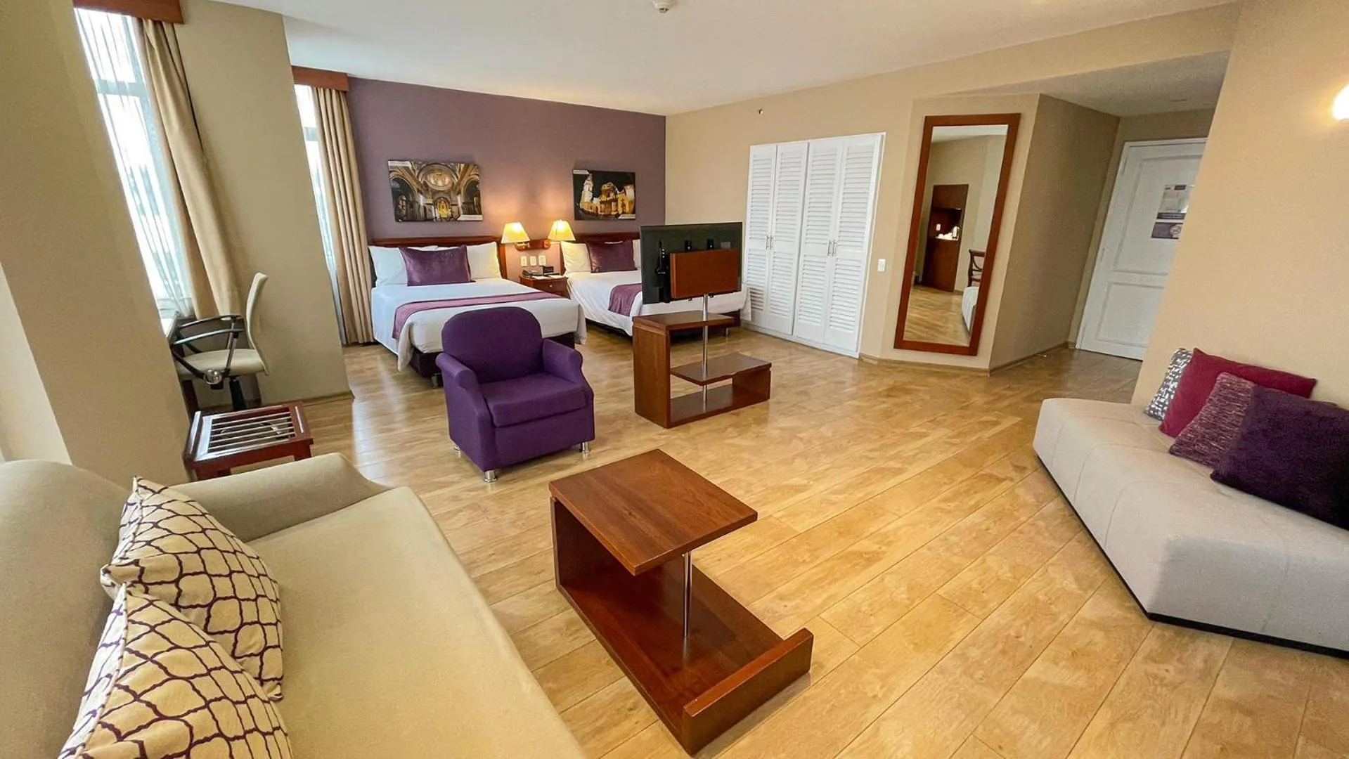 Living room in Mercure Alameda Quito