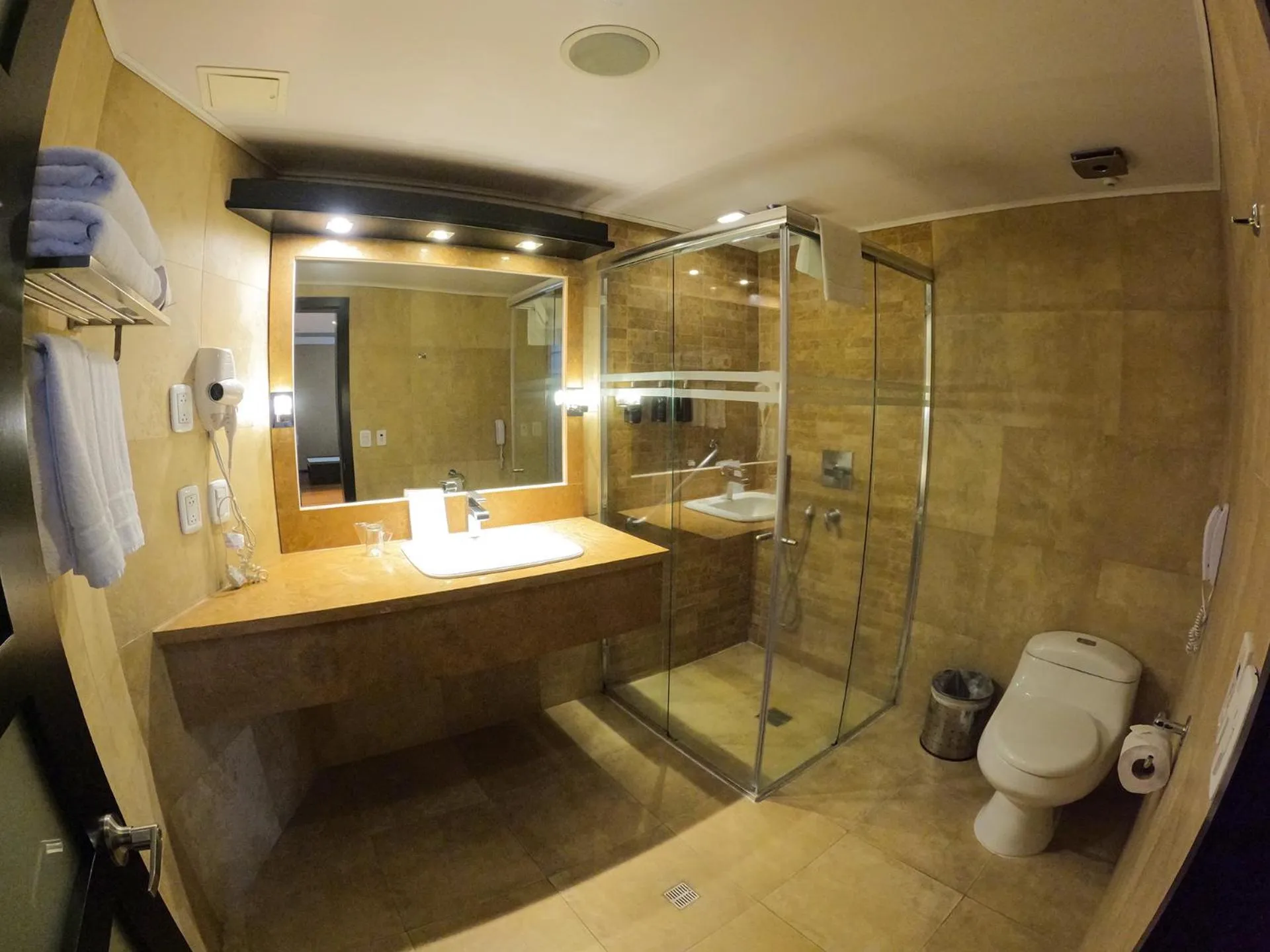 Shower in Mercure Alameda Quito