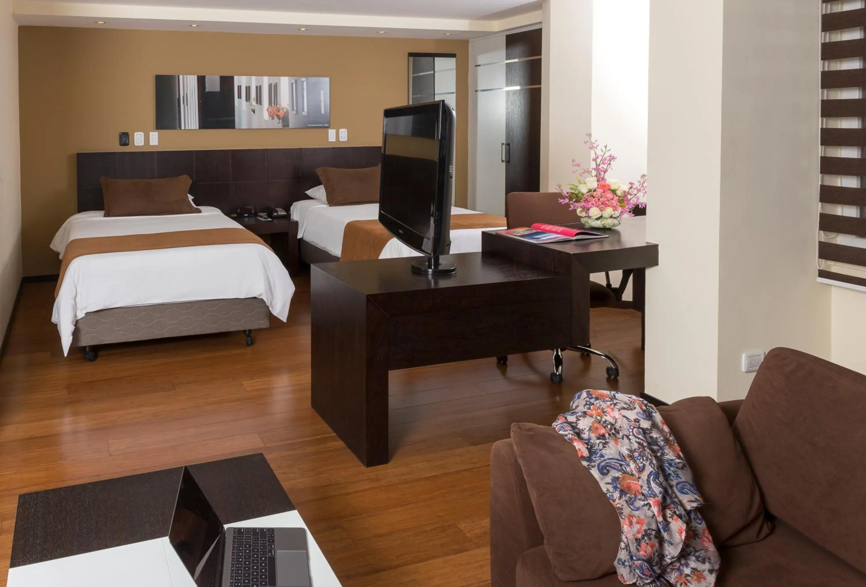 Coffee/tea facilities, Bed in Mercure Alameda Quito