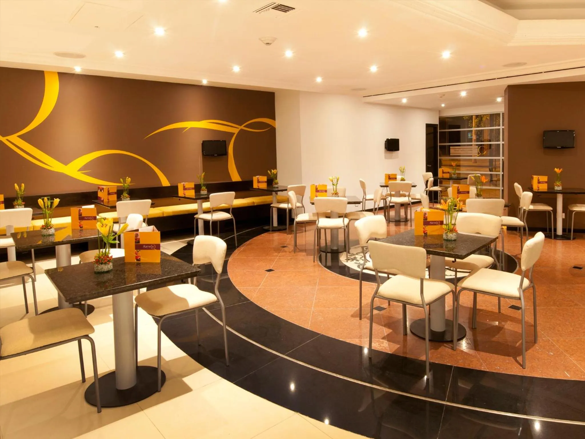 Restaurant/places to eat in Mercure Alameda Quito
