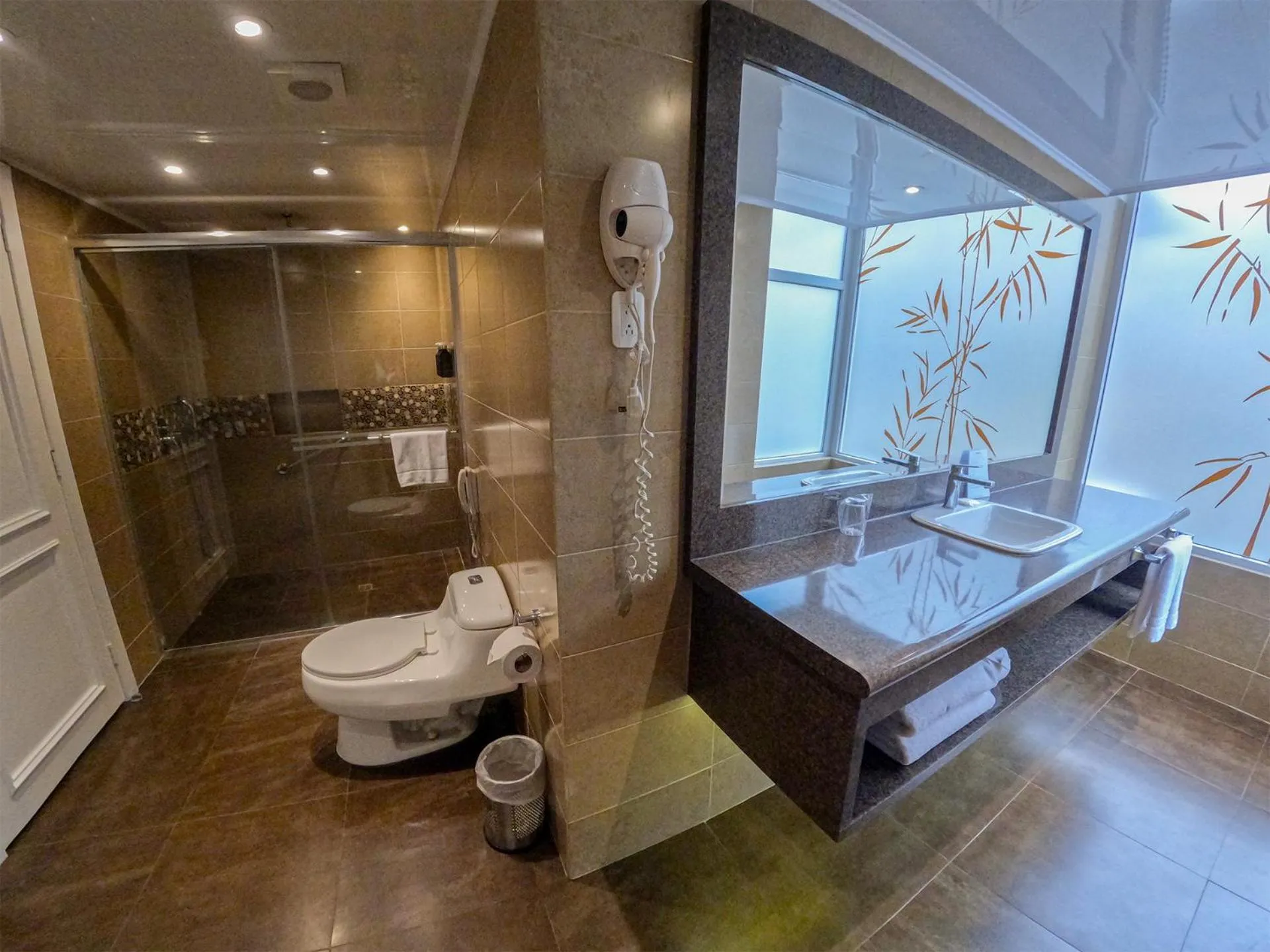 Shower in Mercure Alameda Quito