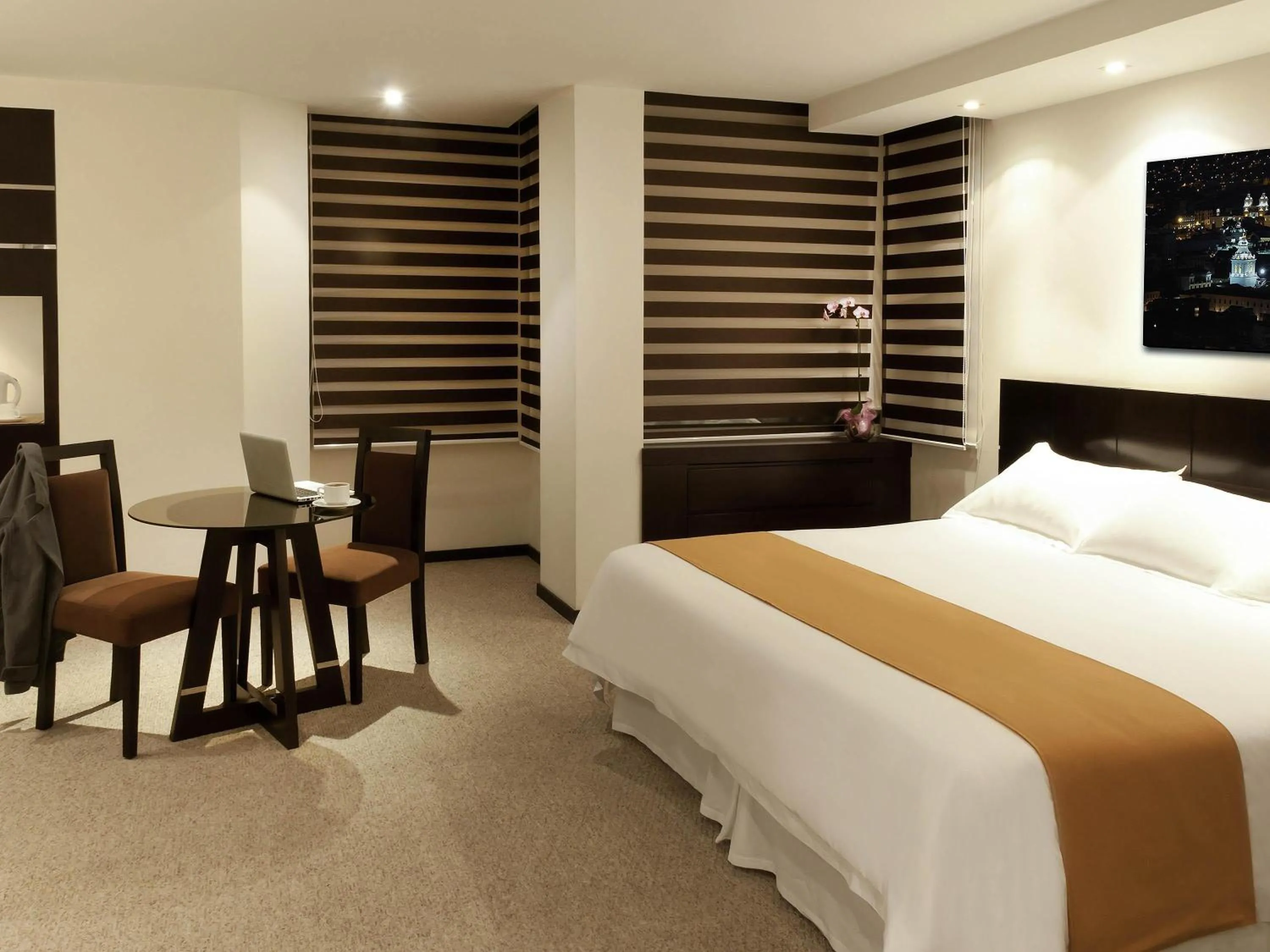 Bedroom, Bed in Mercure Alameda Quito