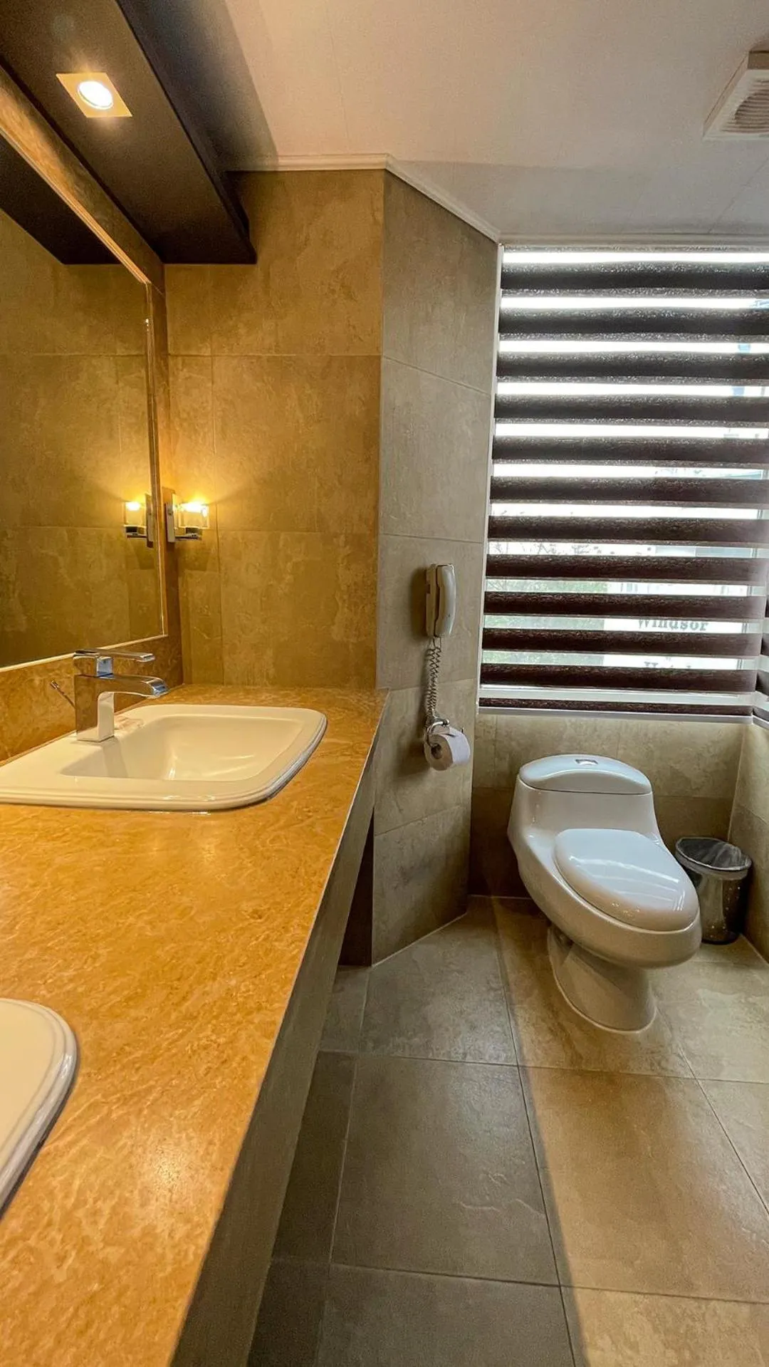 Toilet in Mercure Alameda Quito