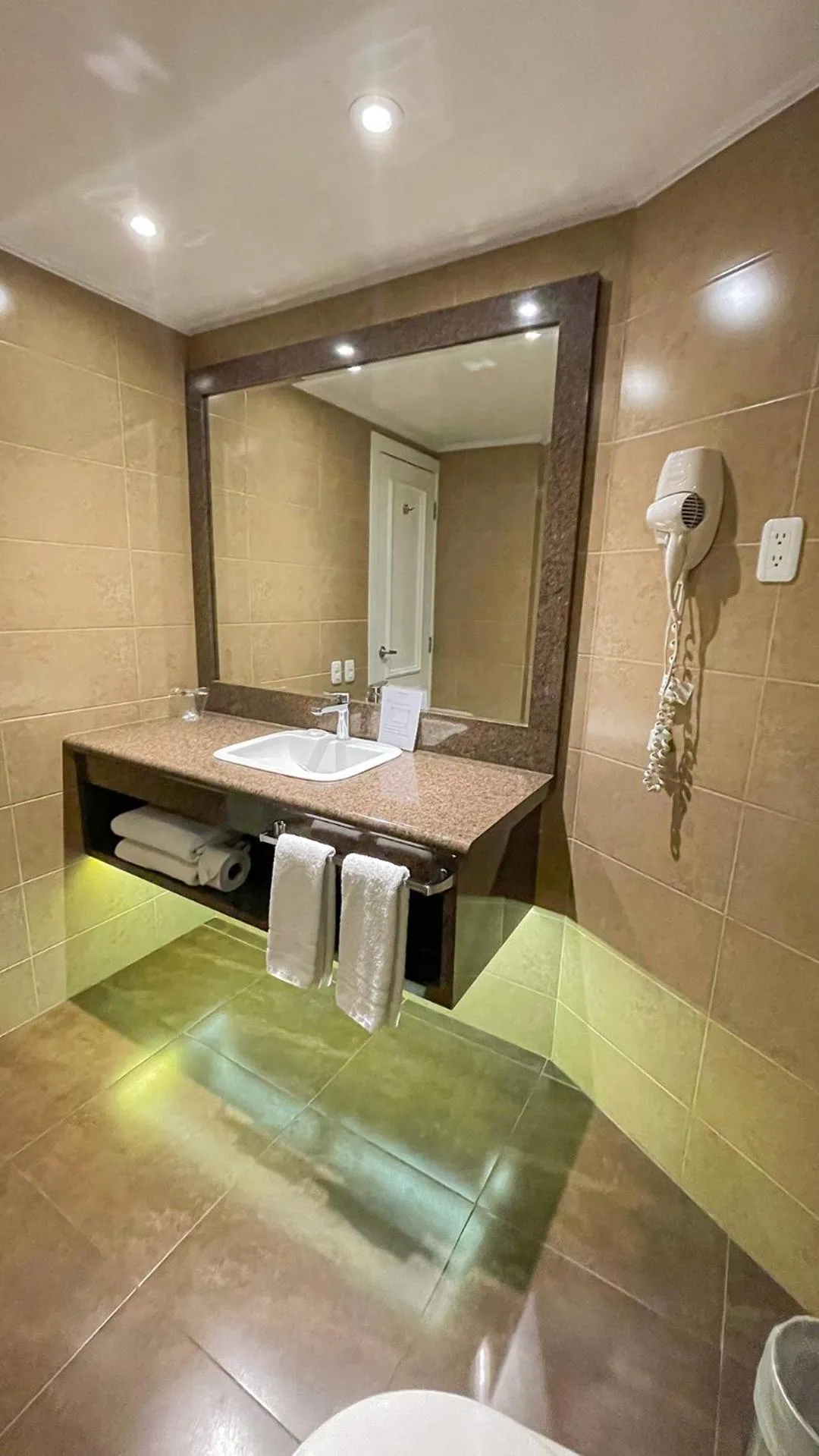 Bathroom in Mercure Alameda Quito