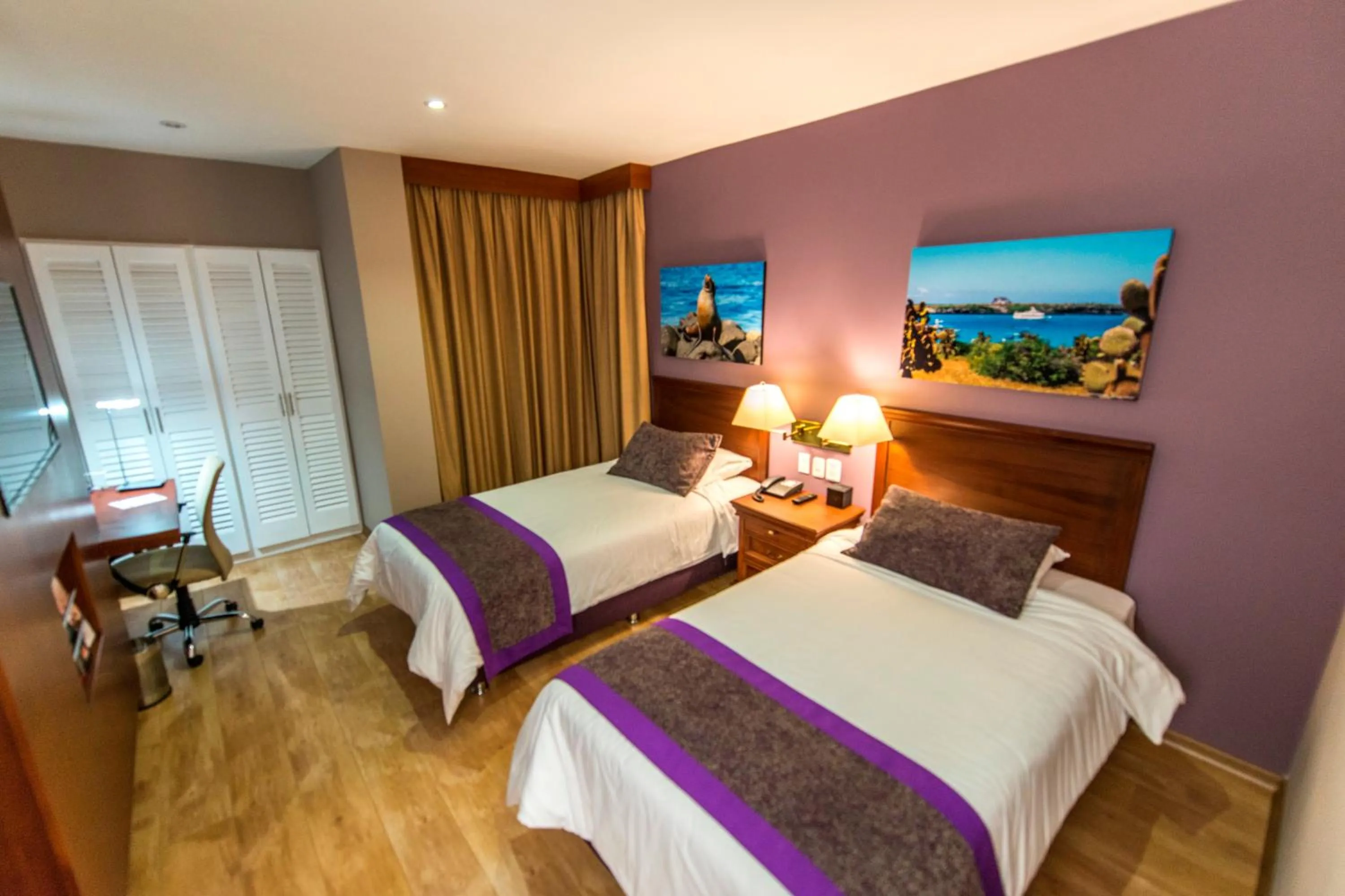 Bathroom, Bed in Mercure Alameda Quito