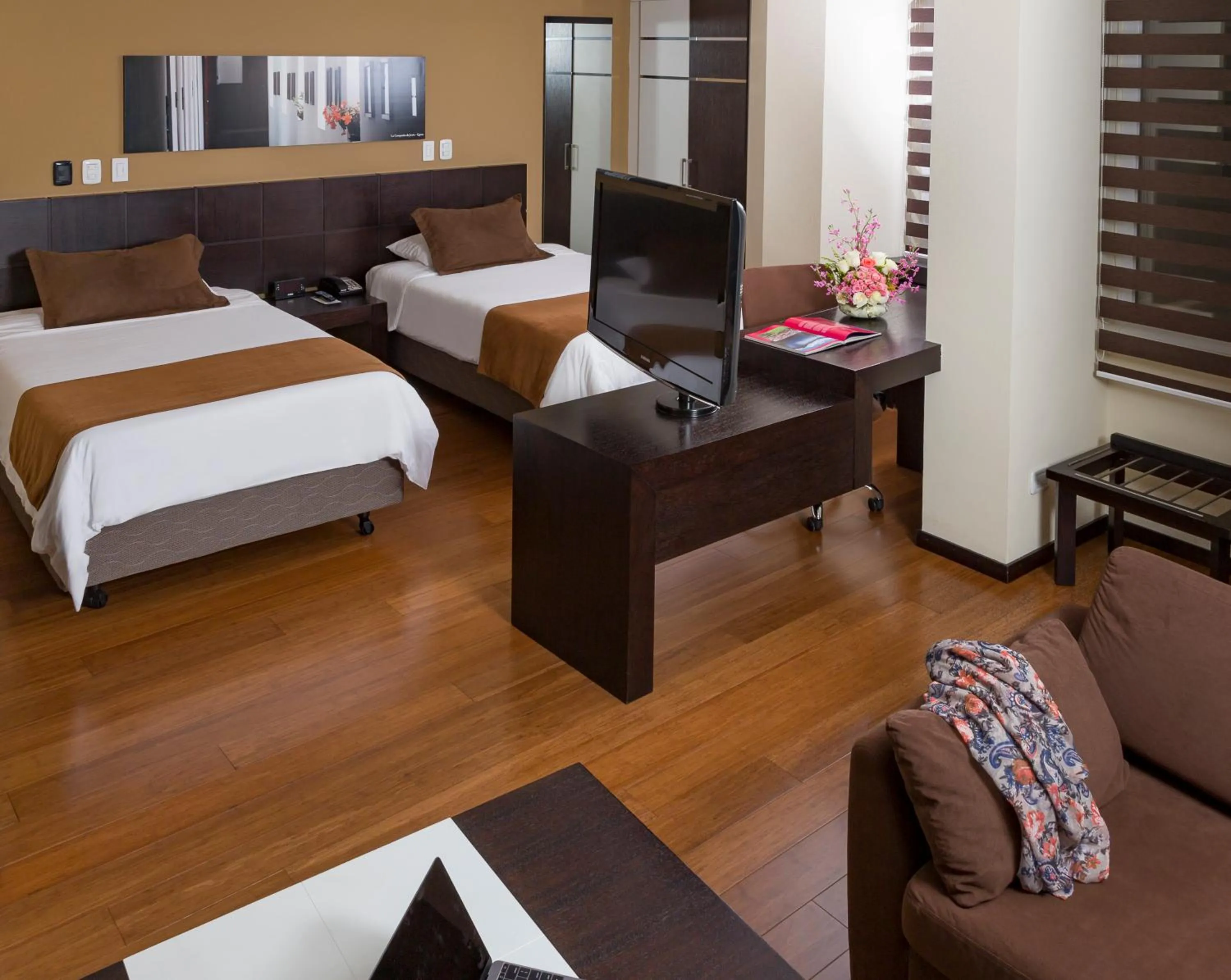 Bathroom, Bed in Mercure Alameda Quito