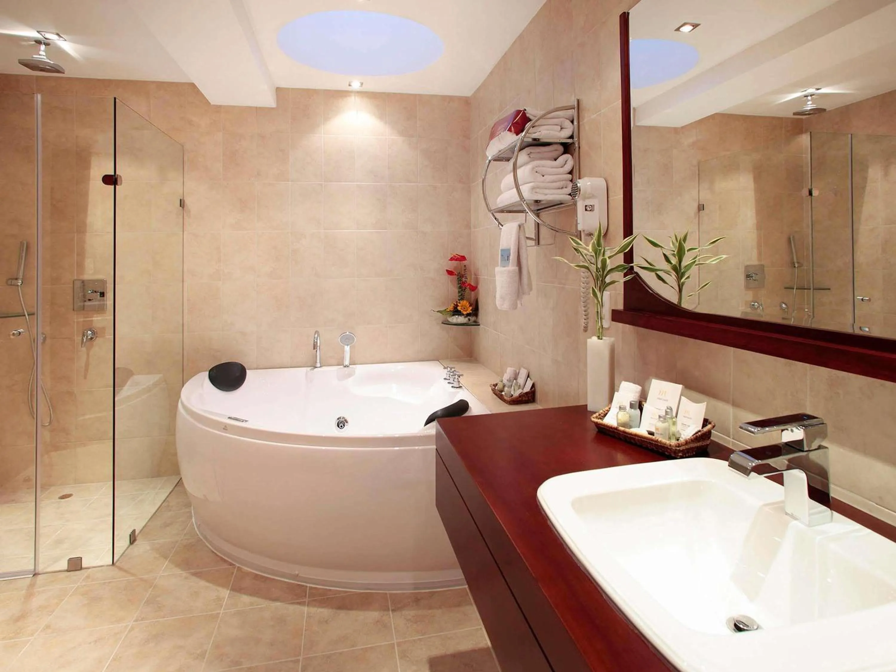 Bedroom in Mercure Alameda Quito